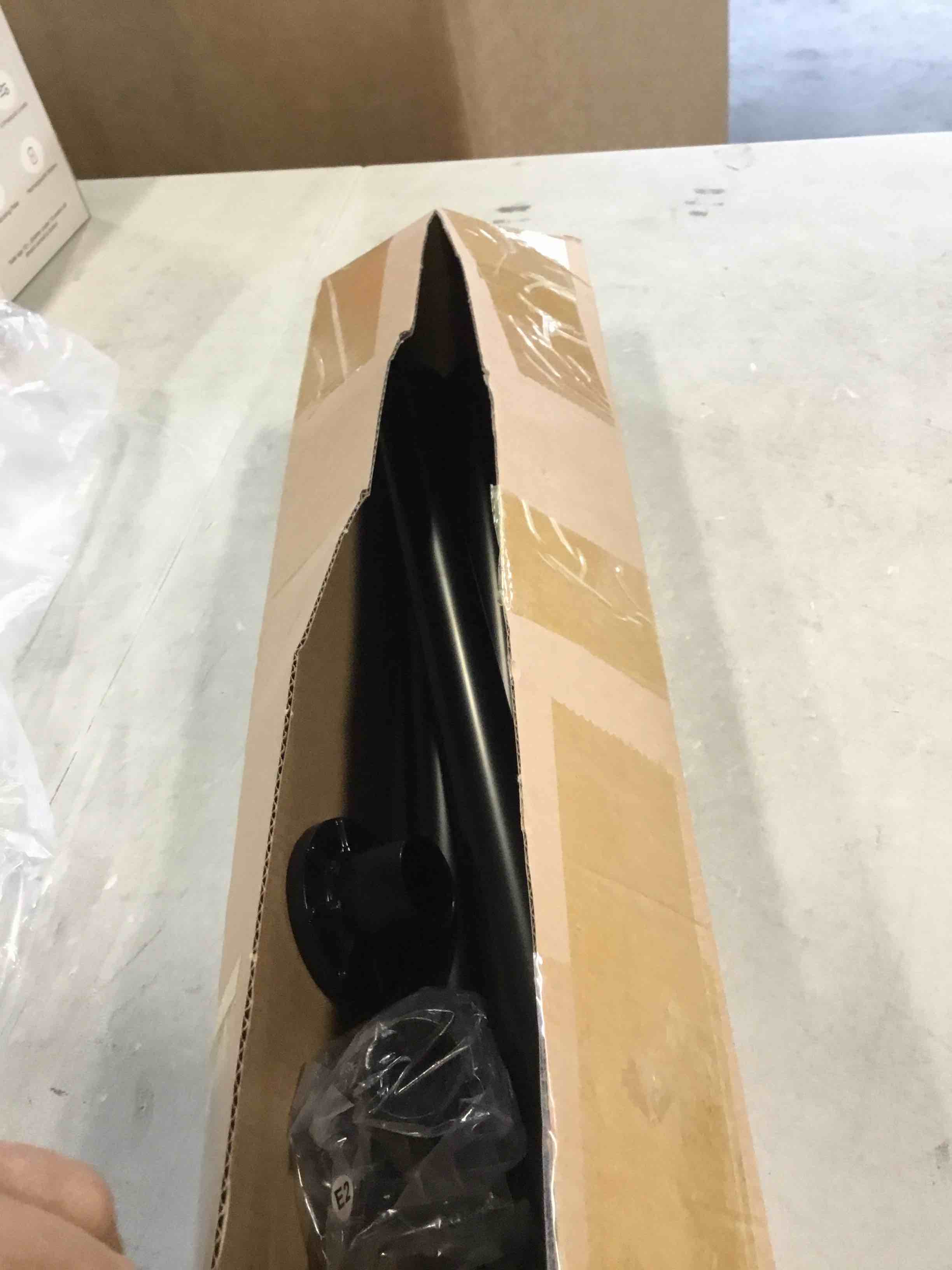 https://s3.amazonaws.com/lotting-images-prod/bidfta/RED5836177_1706881874749.jpeg
