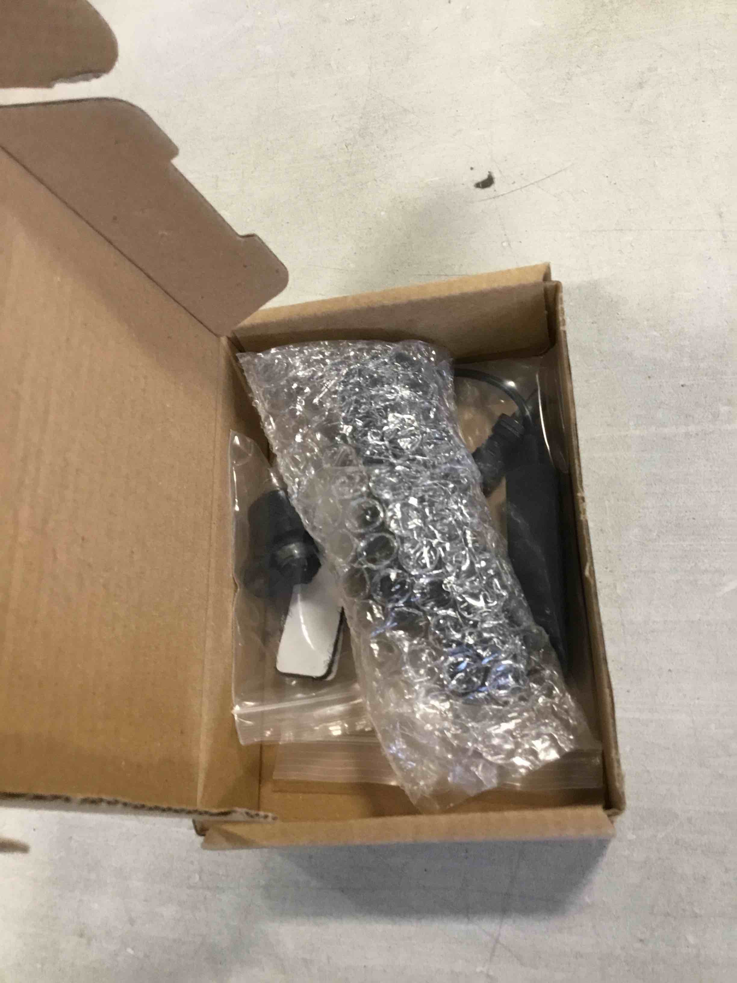 https://s3.amazonaws.com/lotting-images-prod/bidfta/RED5836919_1707245240278.jpeg