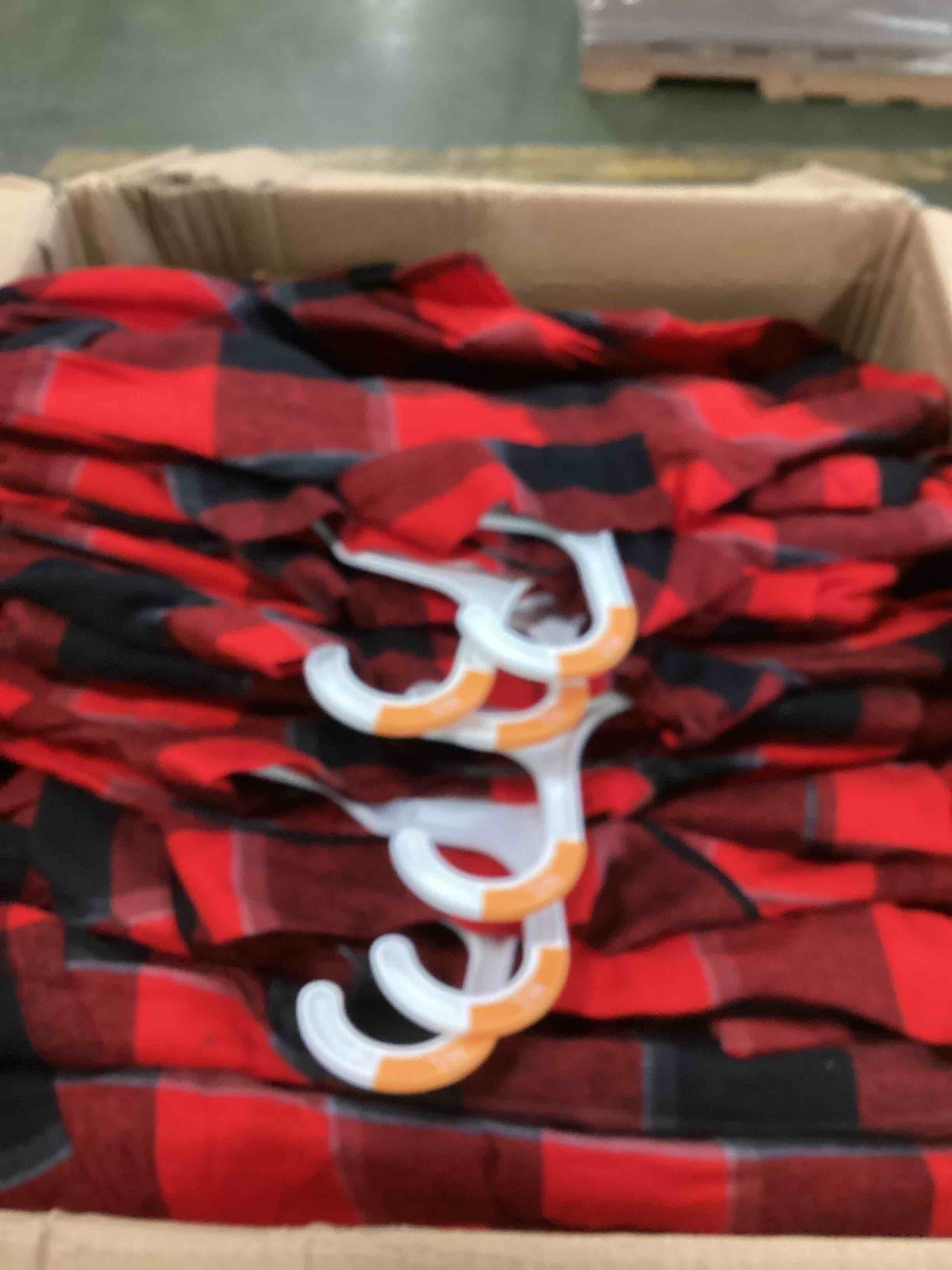 https://s3.amazonaws.com/lotting-images-prod/bidfta/RED5837498_1706632644356.jpeg