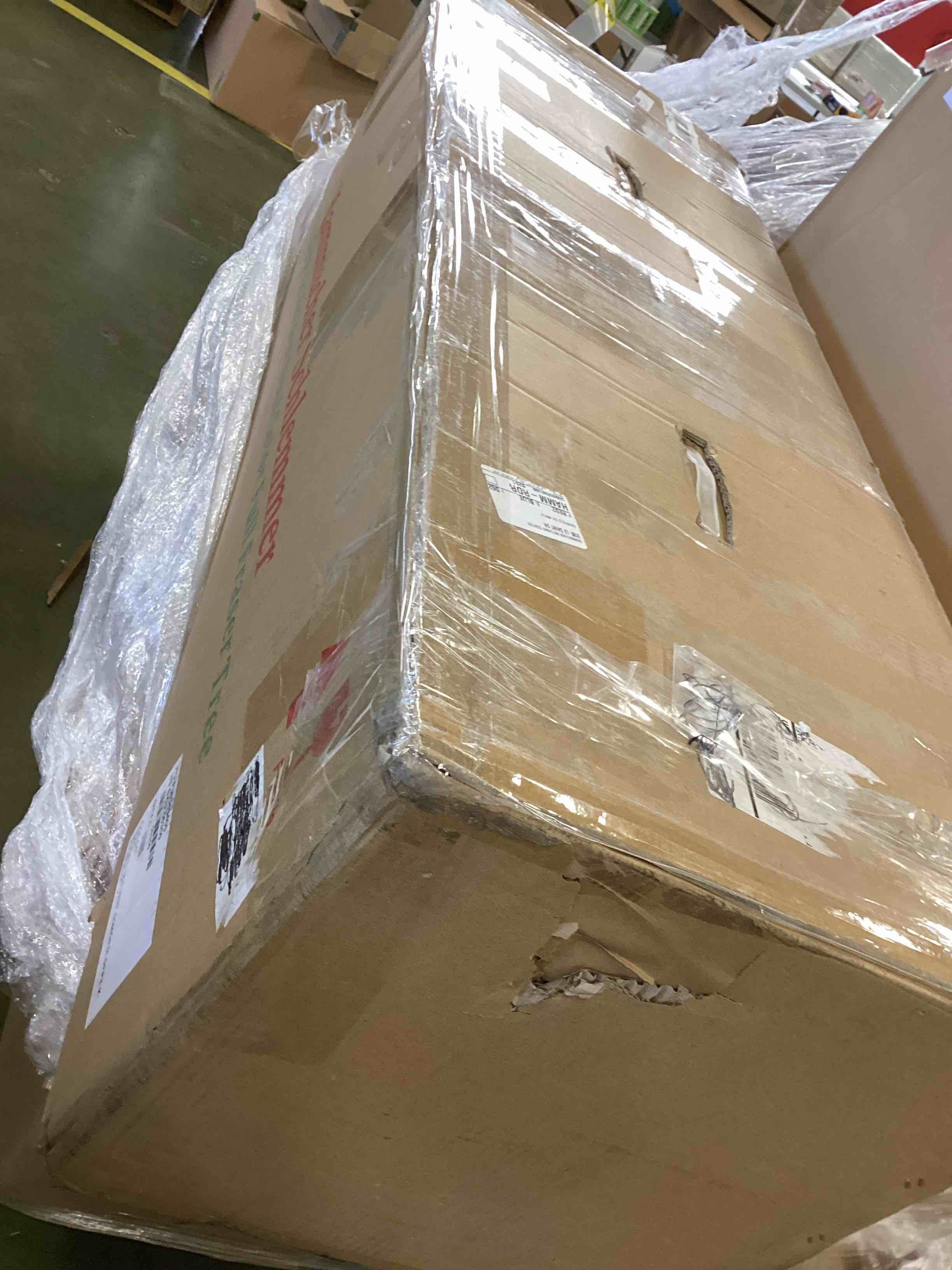https://s3.amazonaws.com/lotting-images-prod/bidfta/RED5837965_1707747872805.jpeg