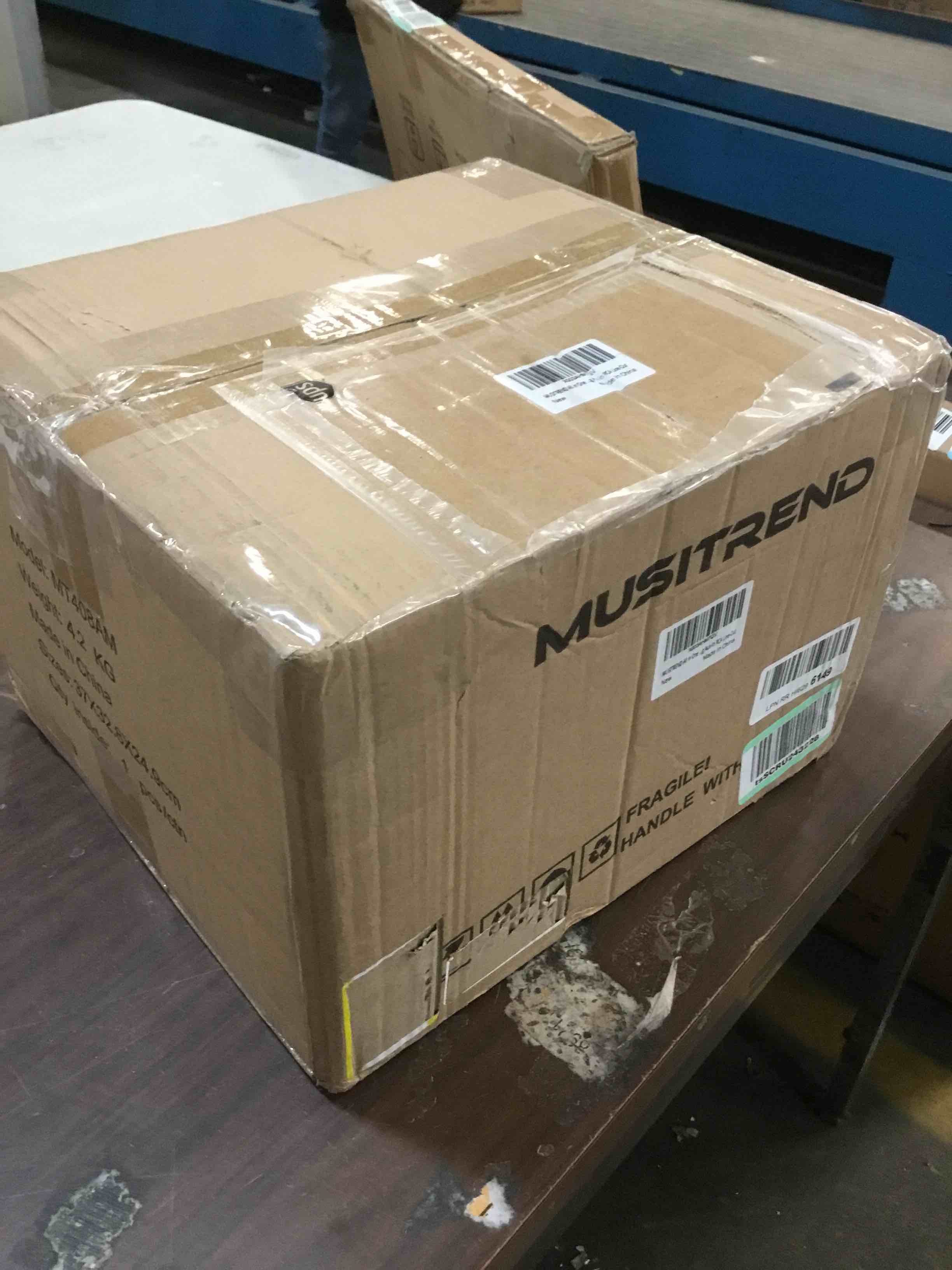 https://s3.amazonaws.com/lotting-images-prod/bidfta/RED5838180_1708193813258.jpeg