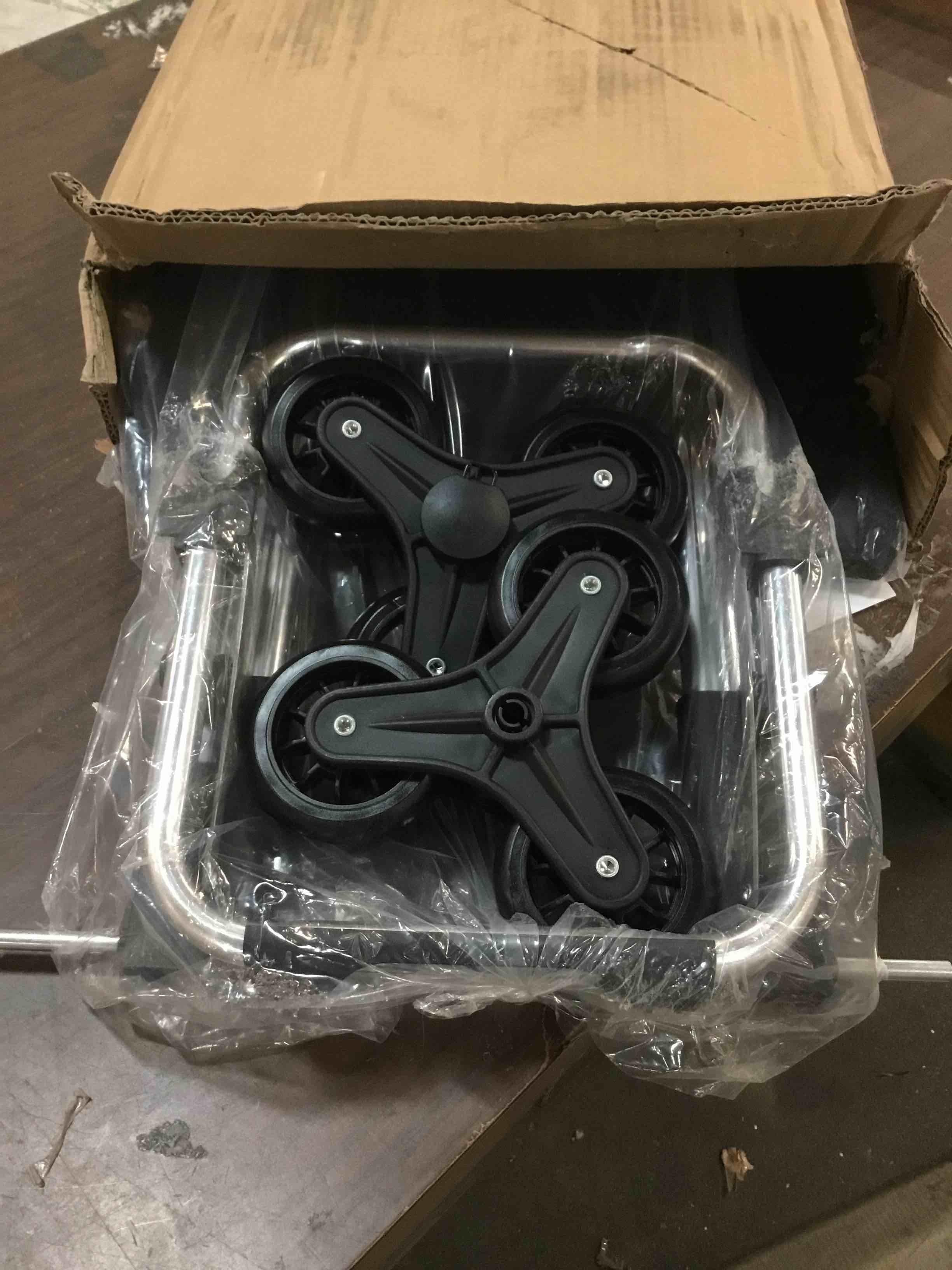 https://s3.amazonaws.com/lotting-images-prod/bidfta/RED5838190_1708195196037.jpeg