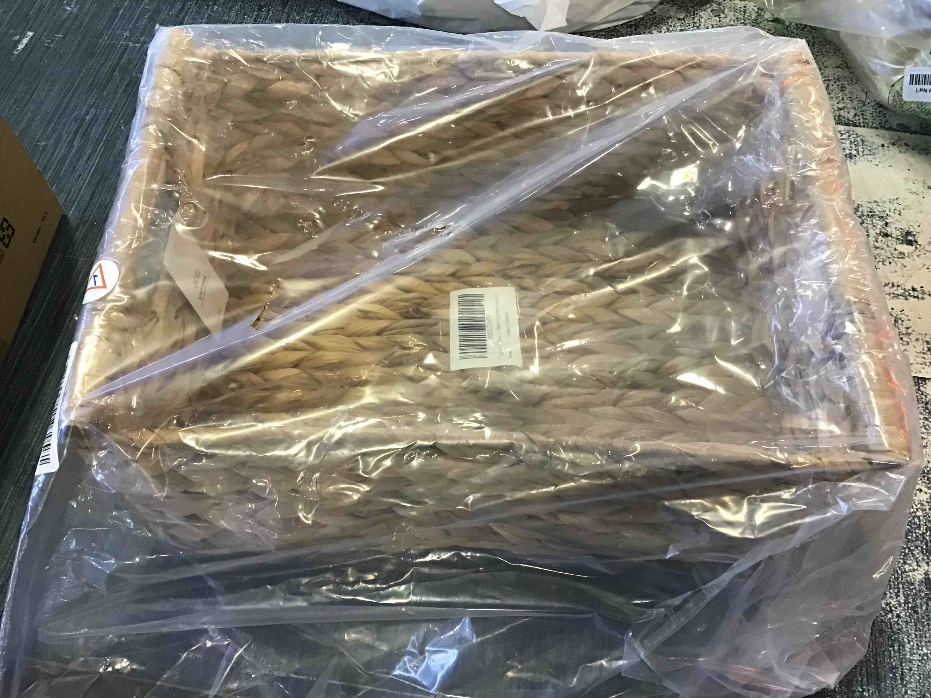https://s3.amazonaws.com/lotting-images-prod/bidfta/RED5839004_1706797515074.jpeg