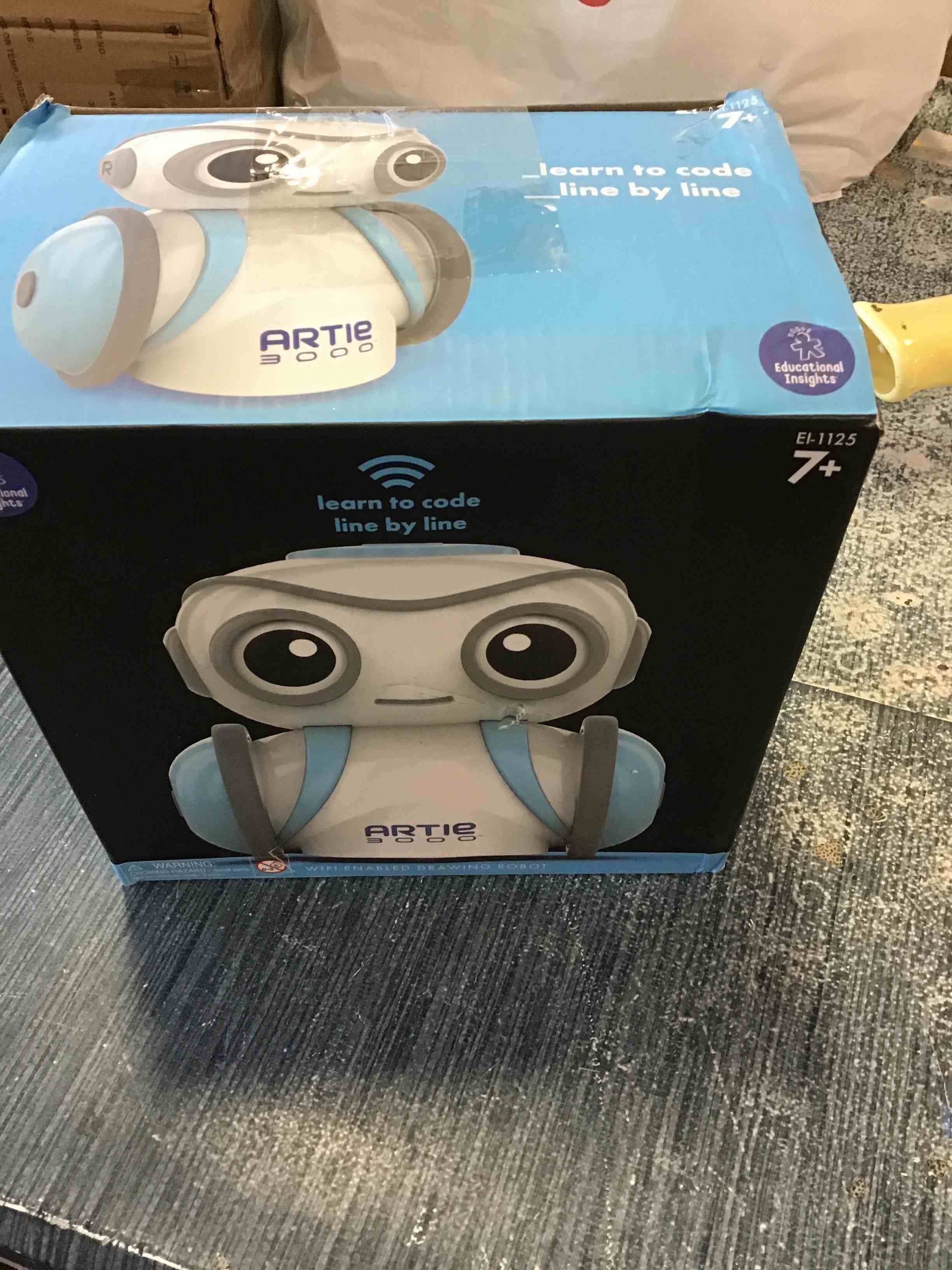 https://s3.amazonaws.com/lotting-images-prod/bidfta/RED5839029_1706802616960.jpeg