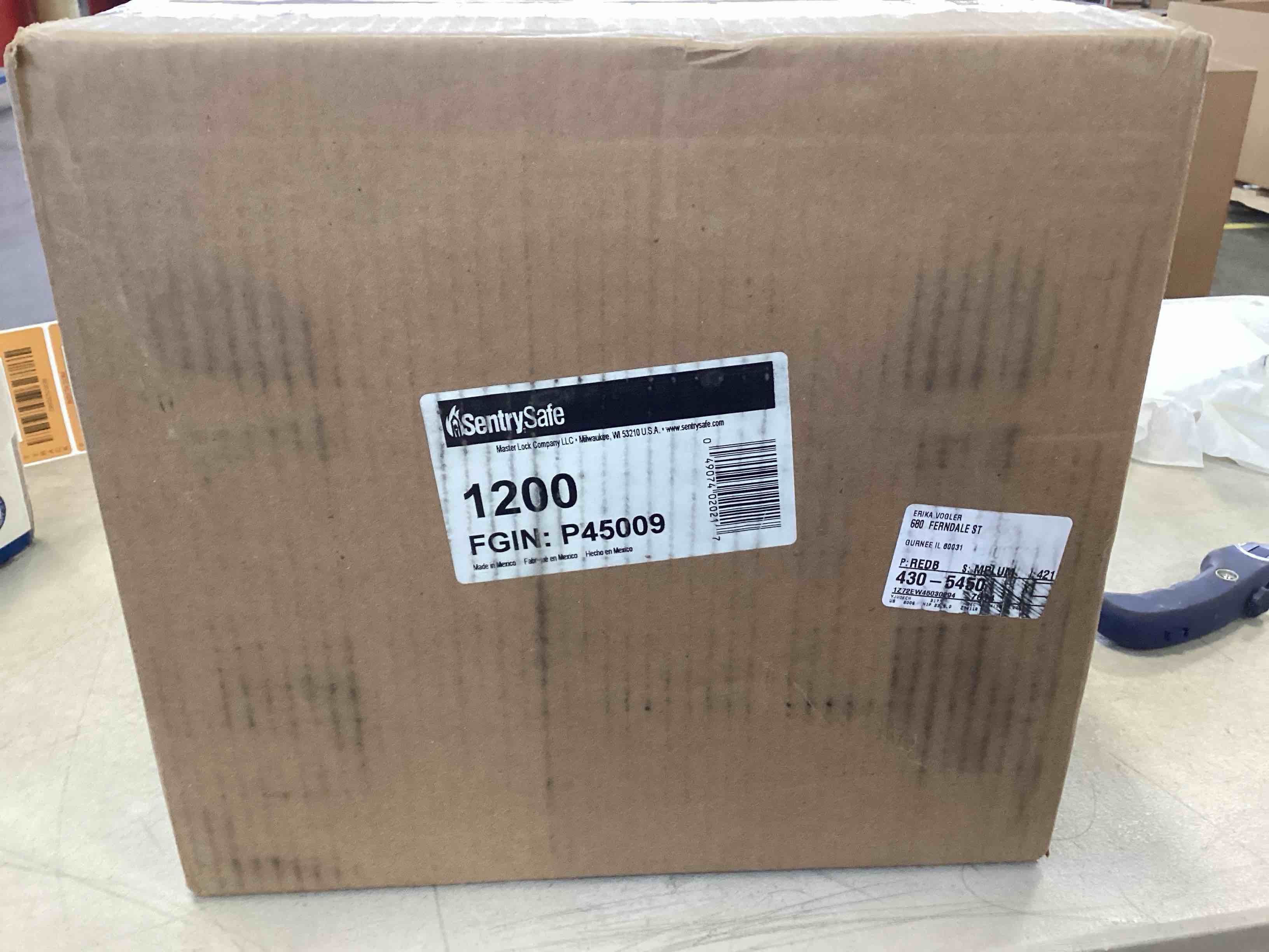 https://s3.amazonaws.com/lotting-images-prod/bidfta/RED5839445_1707418231903.jpeg