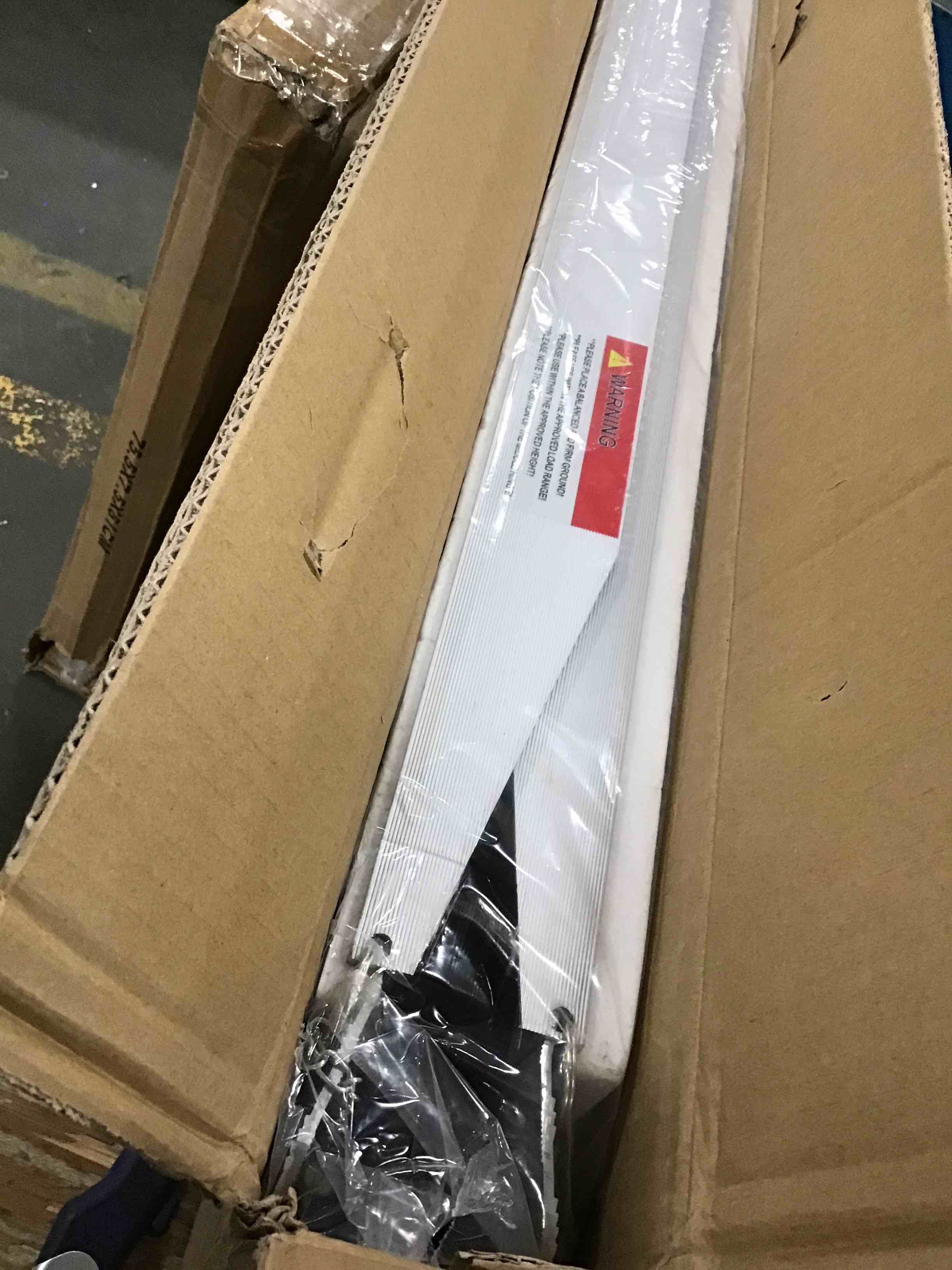 https://s3.amazonaws.com/lotting-images-prod/bidfta/RED5839473_1707568416058.jpeg