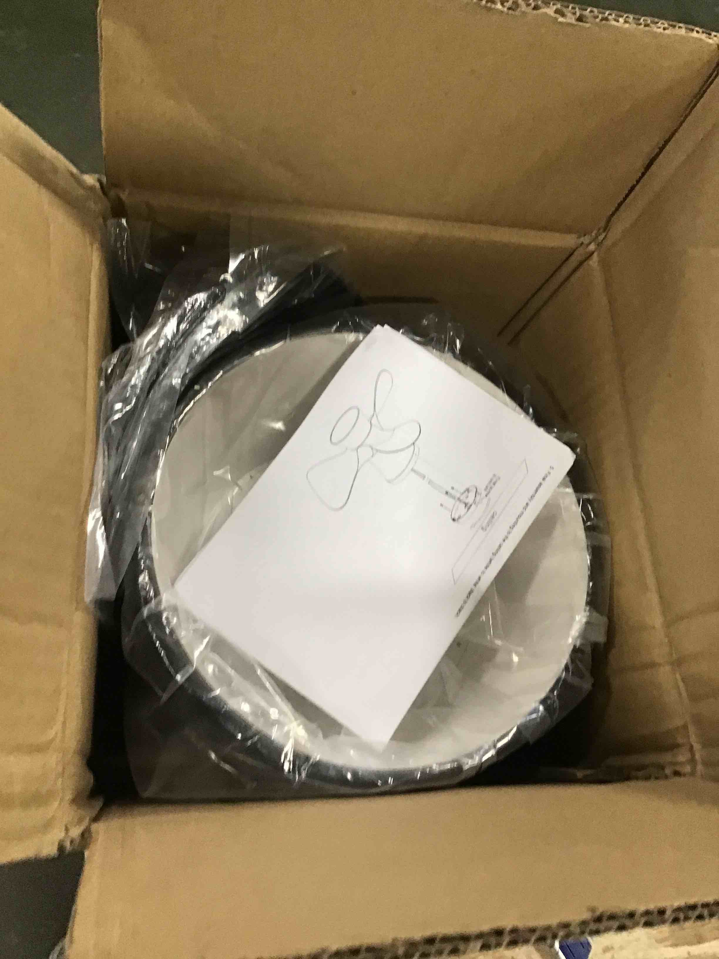 https://s3.amazonaws.com/lotting-images-prod/bidfta/RED5839537_1707578986881.jpeg