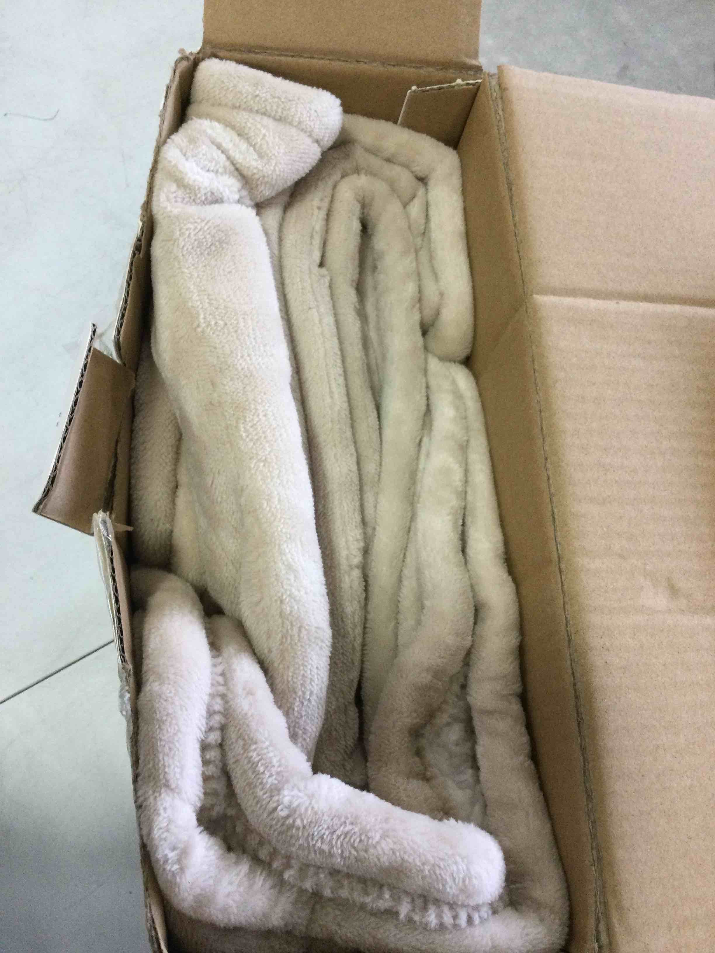 https://s3.amazonaws.com/lotting-images-prod/bidfta/RED5839604_1708093638900.jpeg