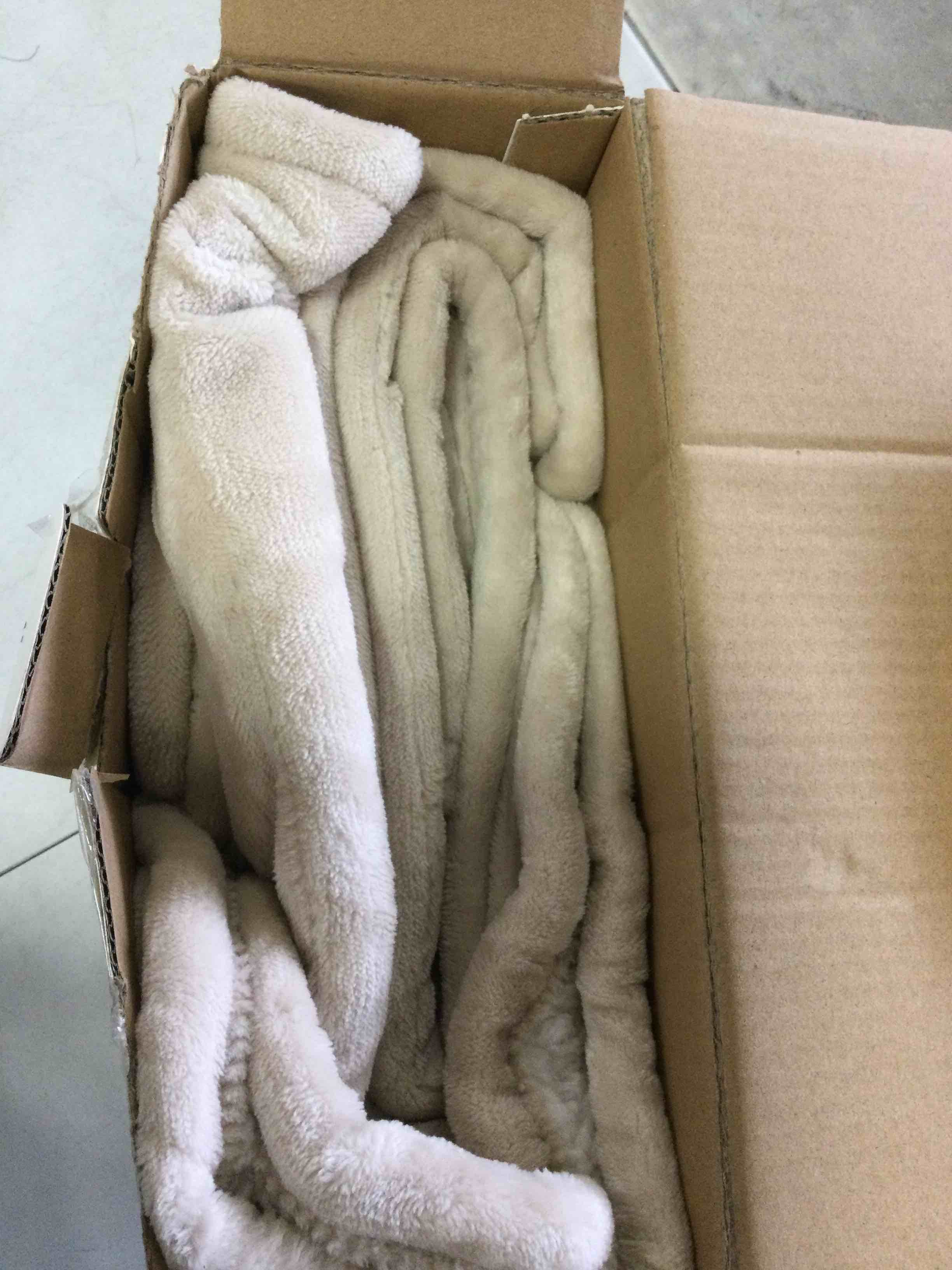 https://s3.amazonaws.com/lotting-images-prod/bidfta/RED5839604_1708093640935.jpeg