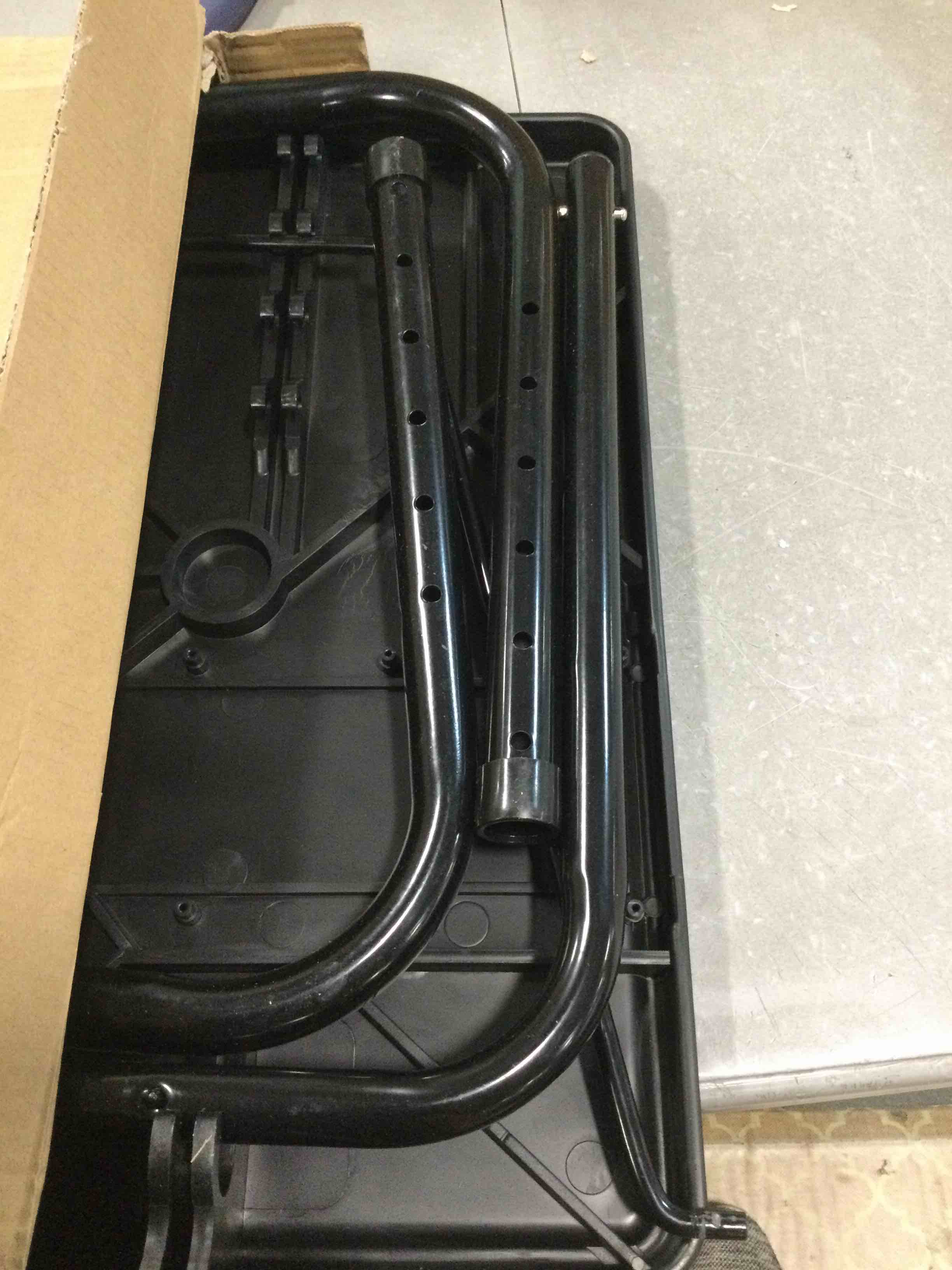 https://s3.amazonaws.com/lotting-images-prod/bidfta/RED5839694_1708186953907.jpeg