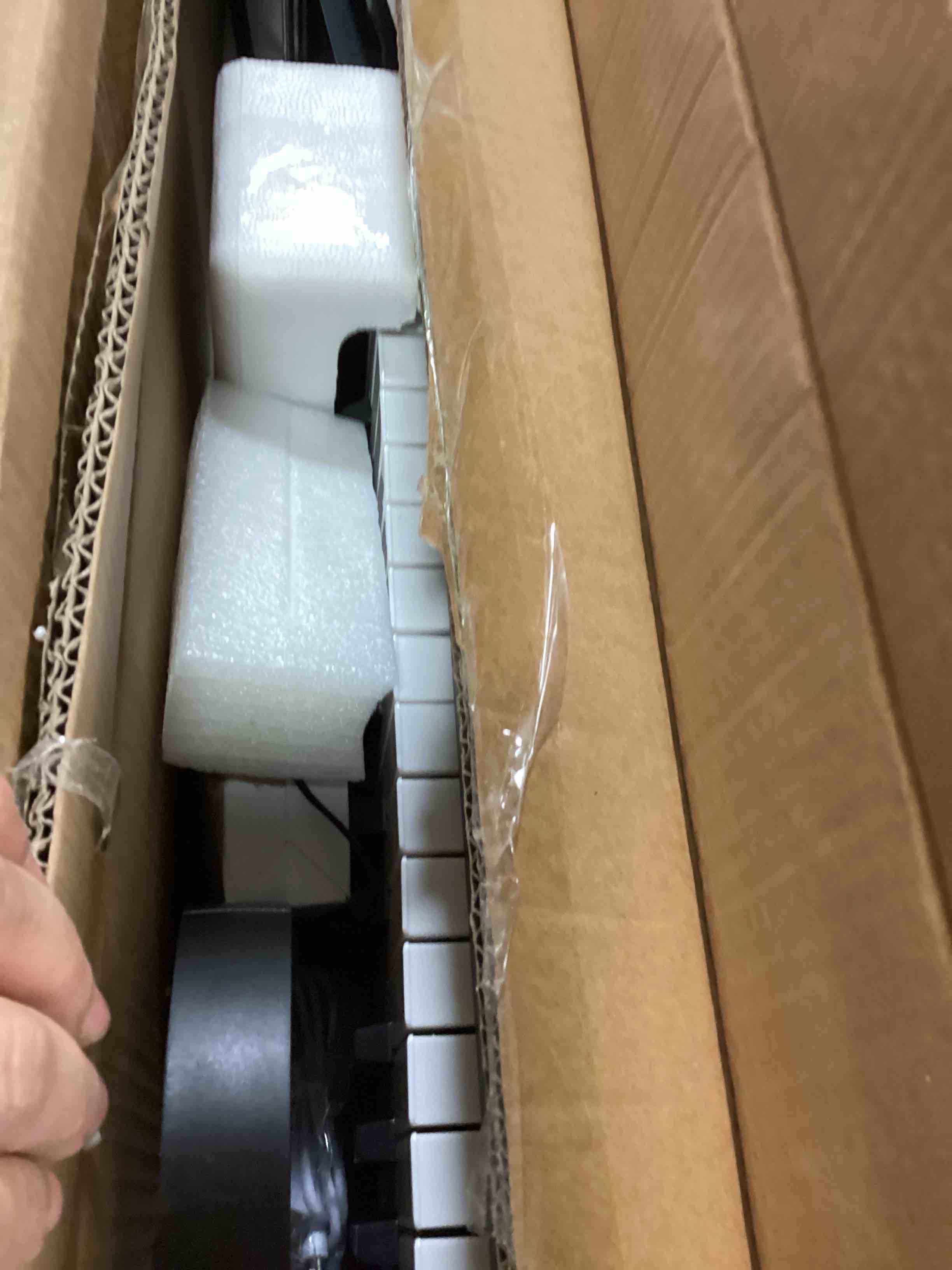 https://s3.amazonaws.com/lotting-images-prod/bidfta/RED5840583_1706012762523.jpeg