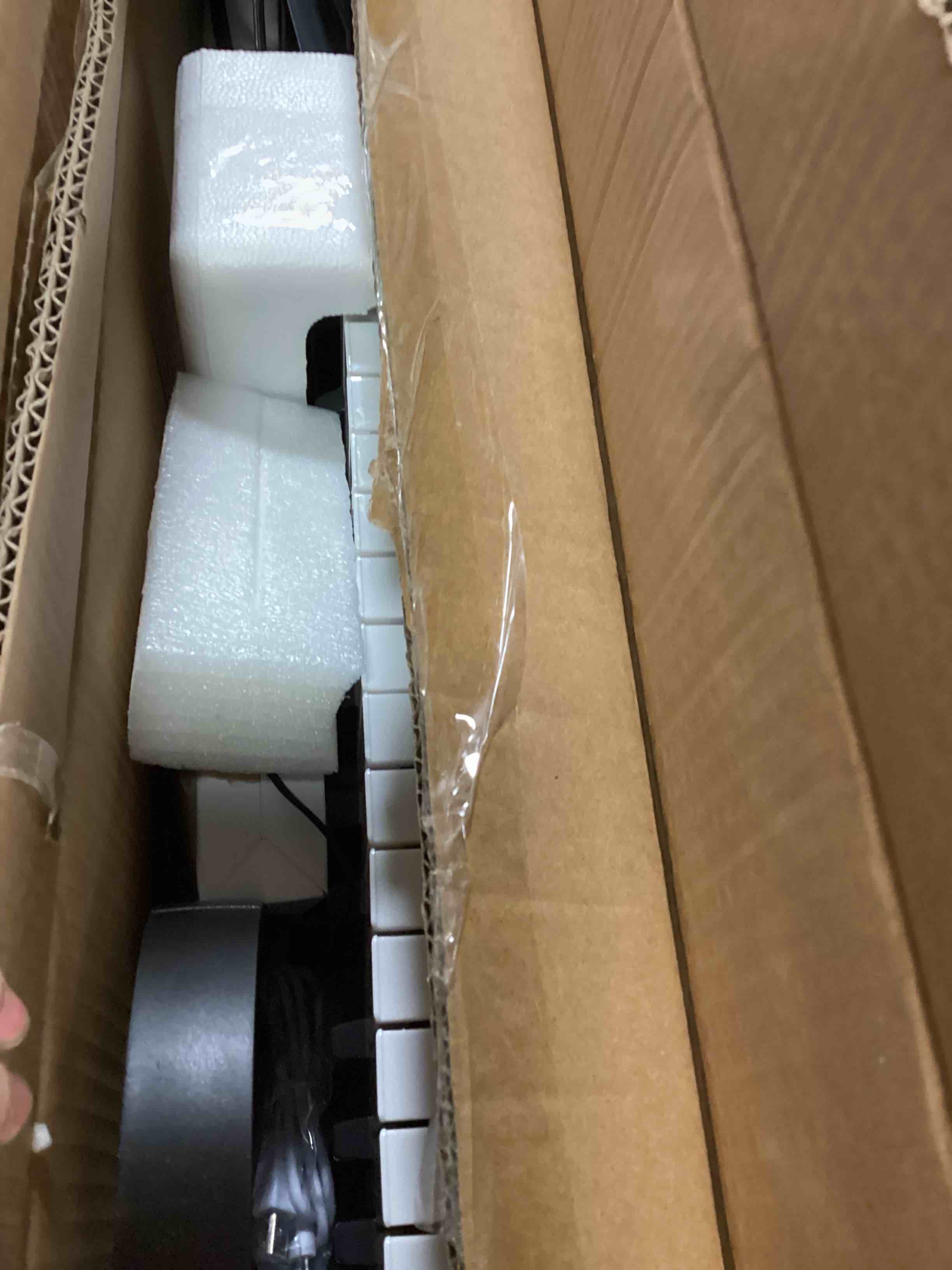 https://s3.amazonaws.com/lotting-images-prod/bidfta/RED5840583_1706012764030.jpeg
