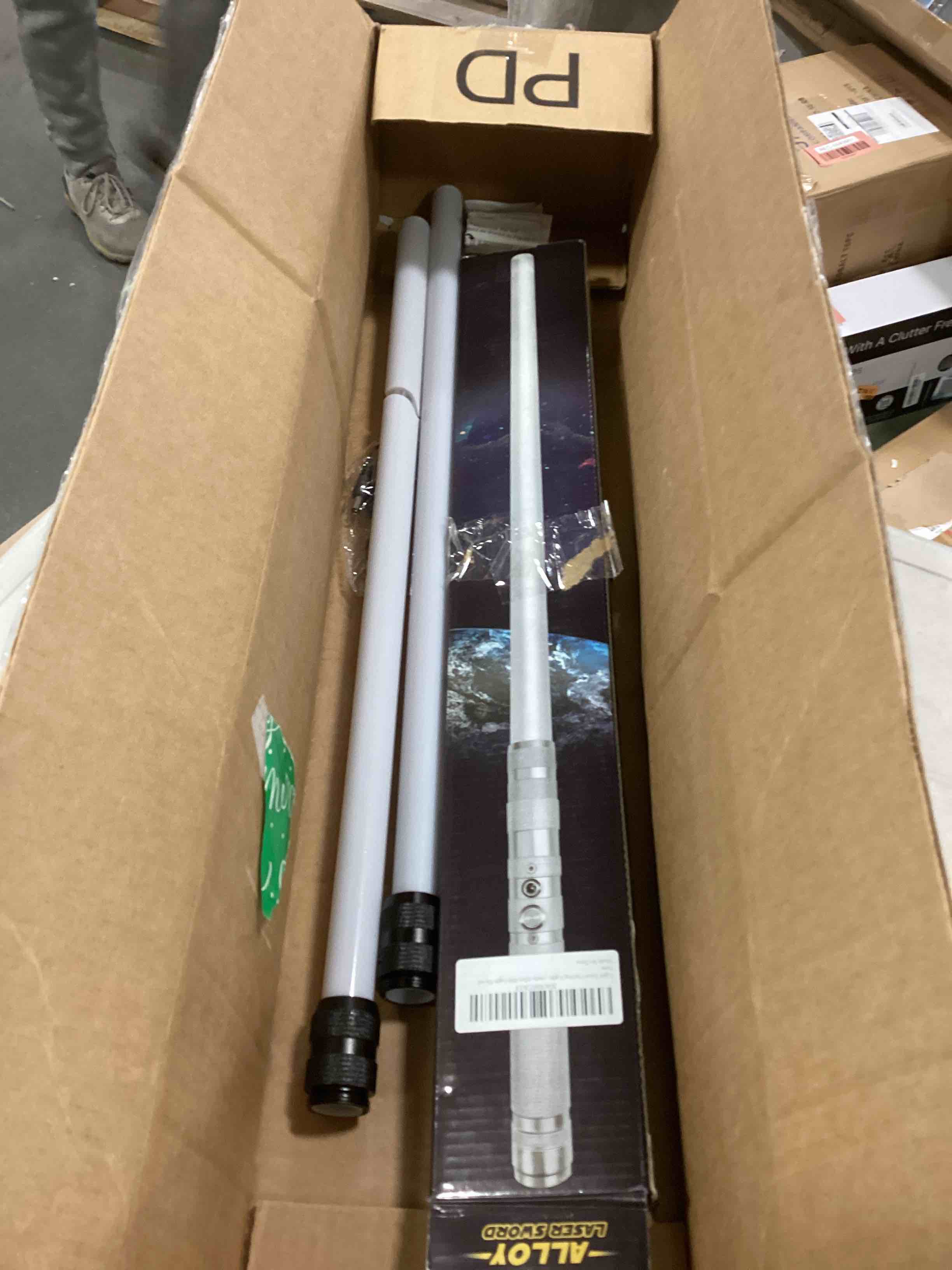 https://s3.amazonaws.com/lotting-images-prod/bidfta/RED5840657_1705599613912.jpeg