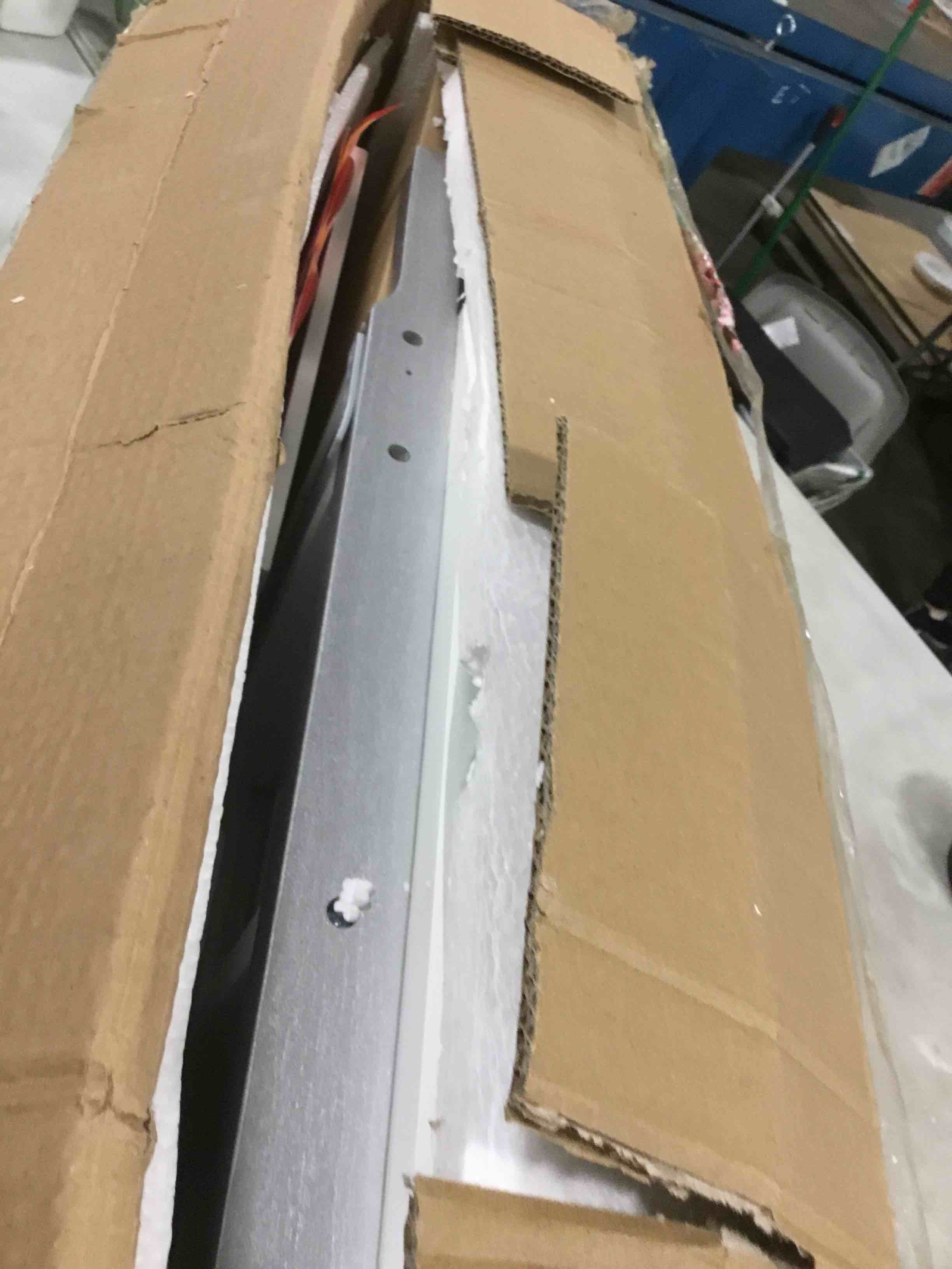 https://s3.amazonaws.com/lotting-images-prod/bidfta/RED5841060_1705926243802.jpeg