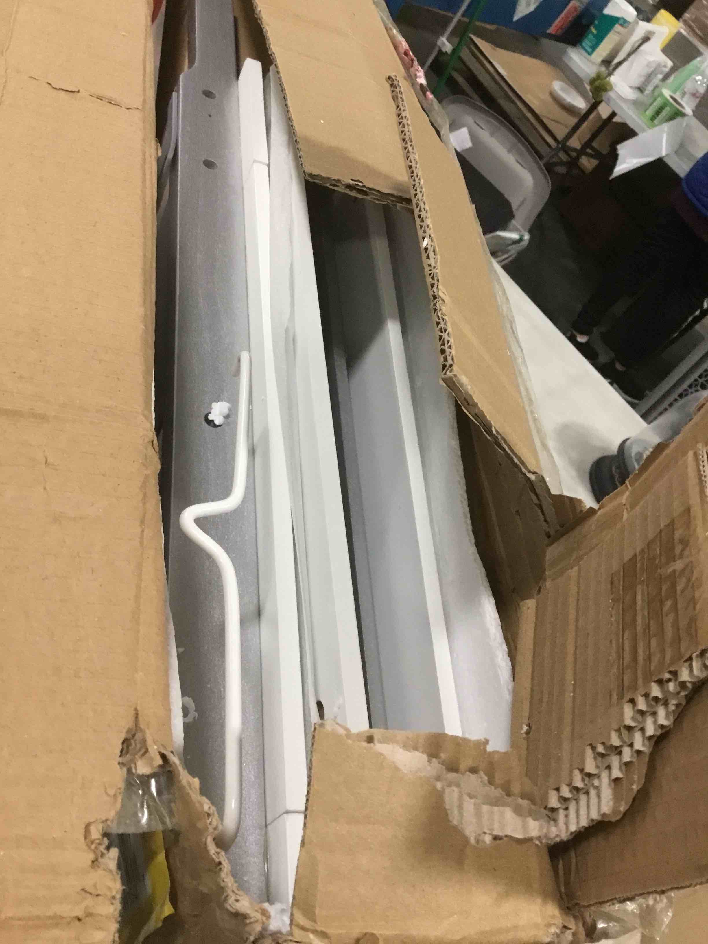 https://s3.amazonaws.com/lotting-images-prod/bidfta/RED5841060_1705926253773.jpeg