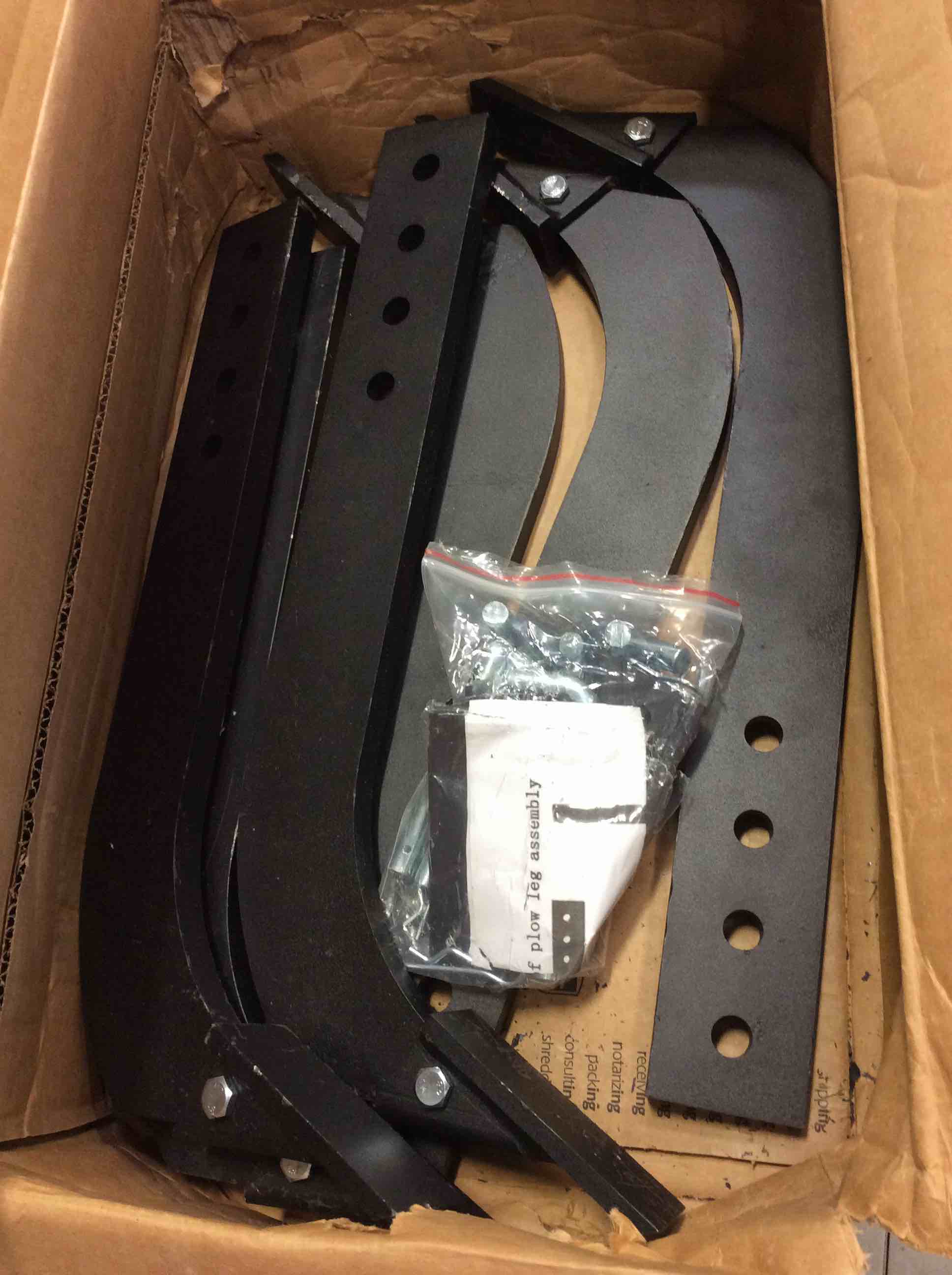https://s3.amazonaws.com/lotting-images-prod/bidfta/RED5841596_1705958192325.jpeg
