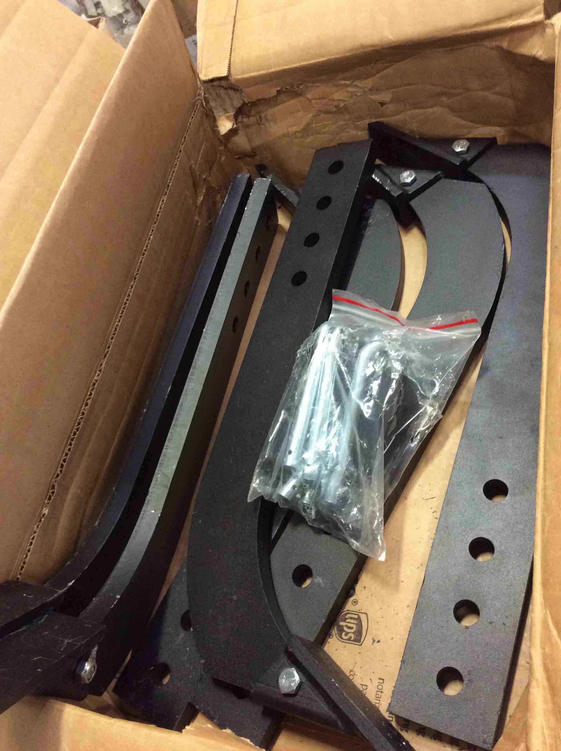 https://s3.amazonaws.com/lotting-images-prod/bidfta/RED5841596_1705958223860.jpeg