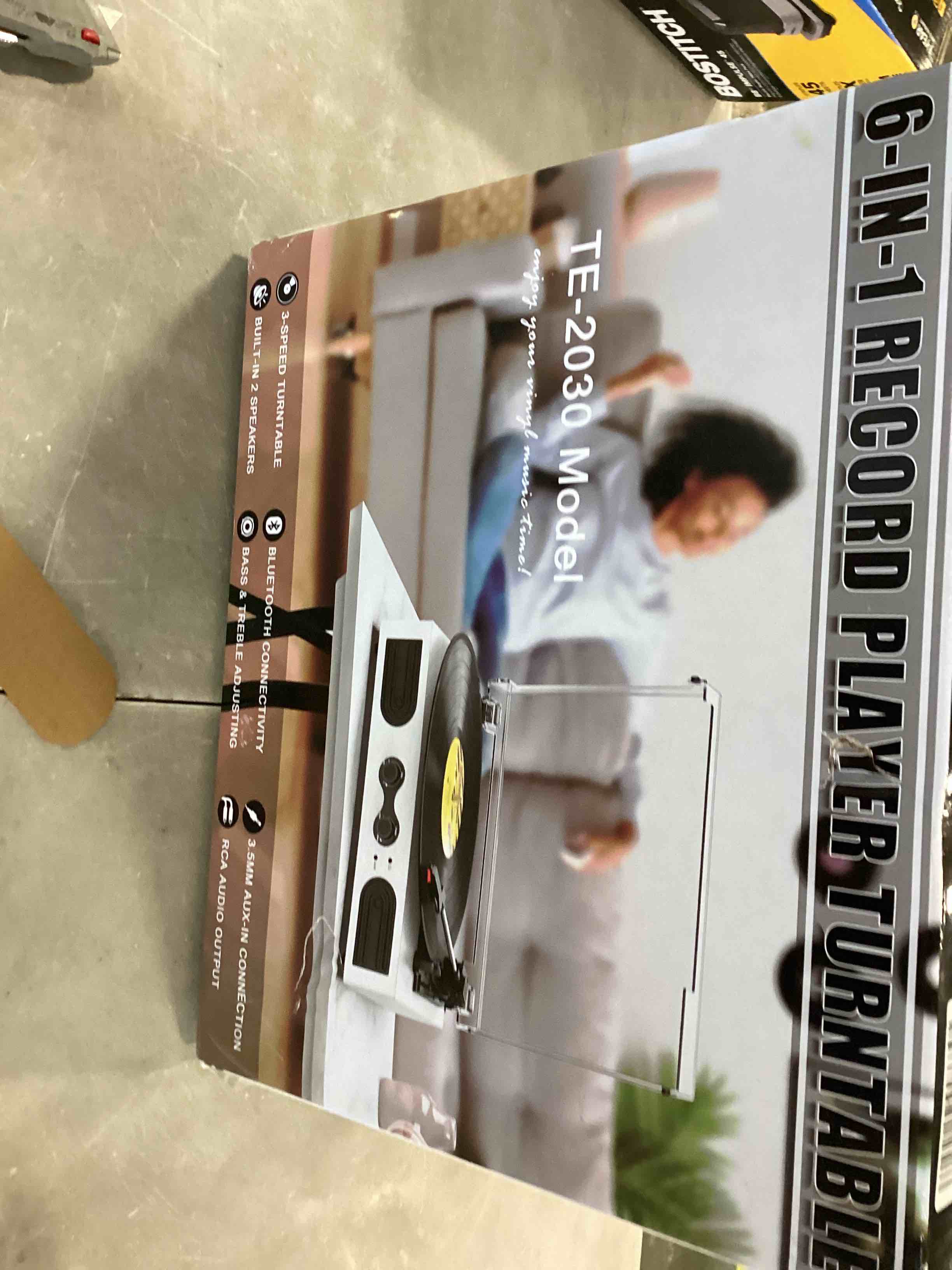 https://s3.amazonaws.com/lotting-images-prod/bidfta/RED5841948_1707489756775.jpeg