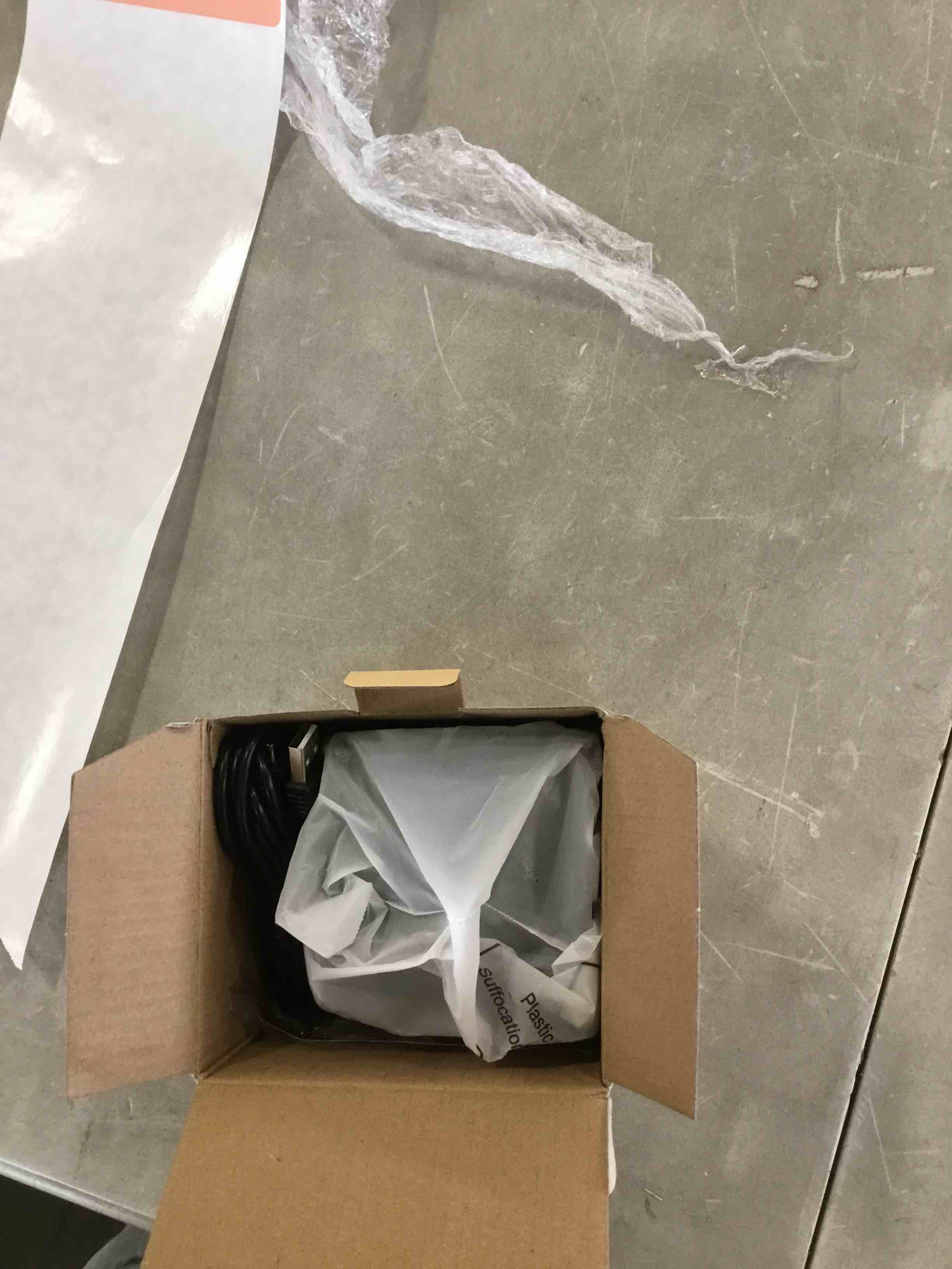 https://s3.amazonaws.com/lotting-images-prod/bidfta/RED5842281_1708022837221.jpeg