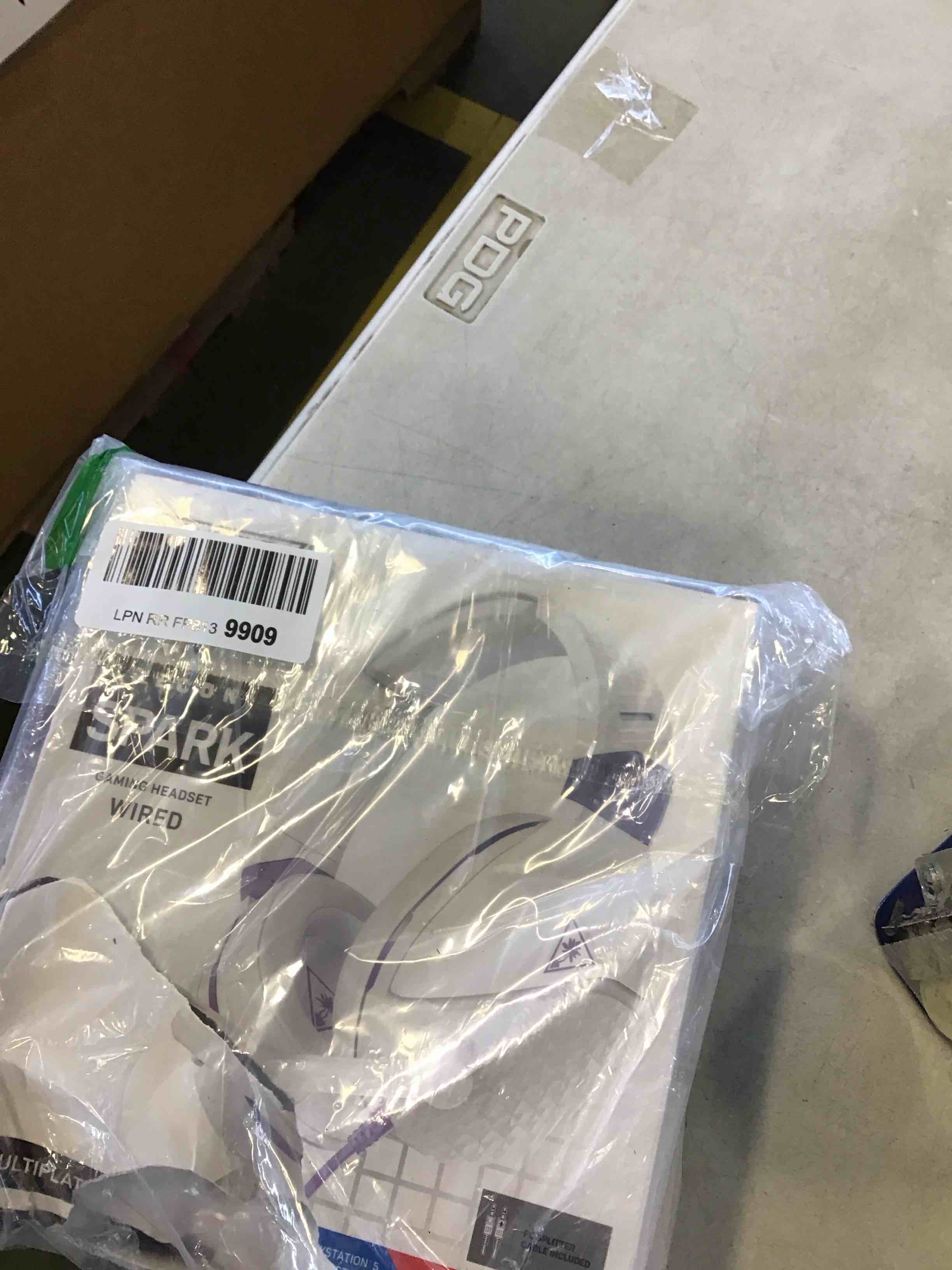 https://s3.amazonaws.com/lotting-images-prod/bidfta/RED5842535_1708375317859.jpeg