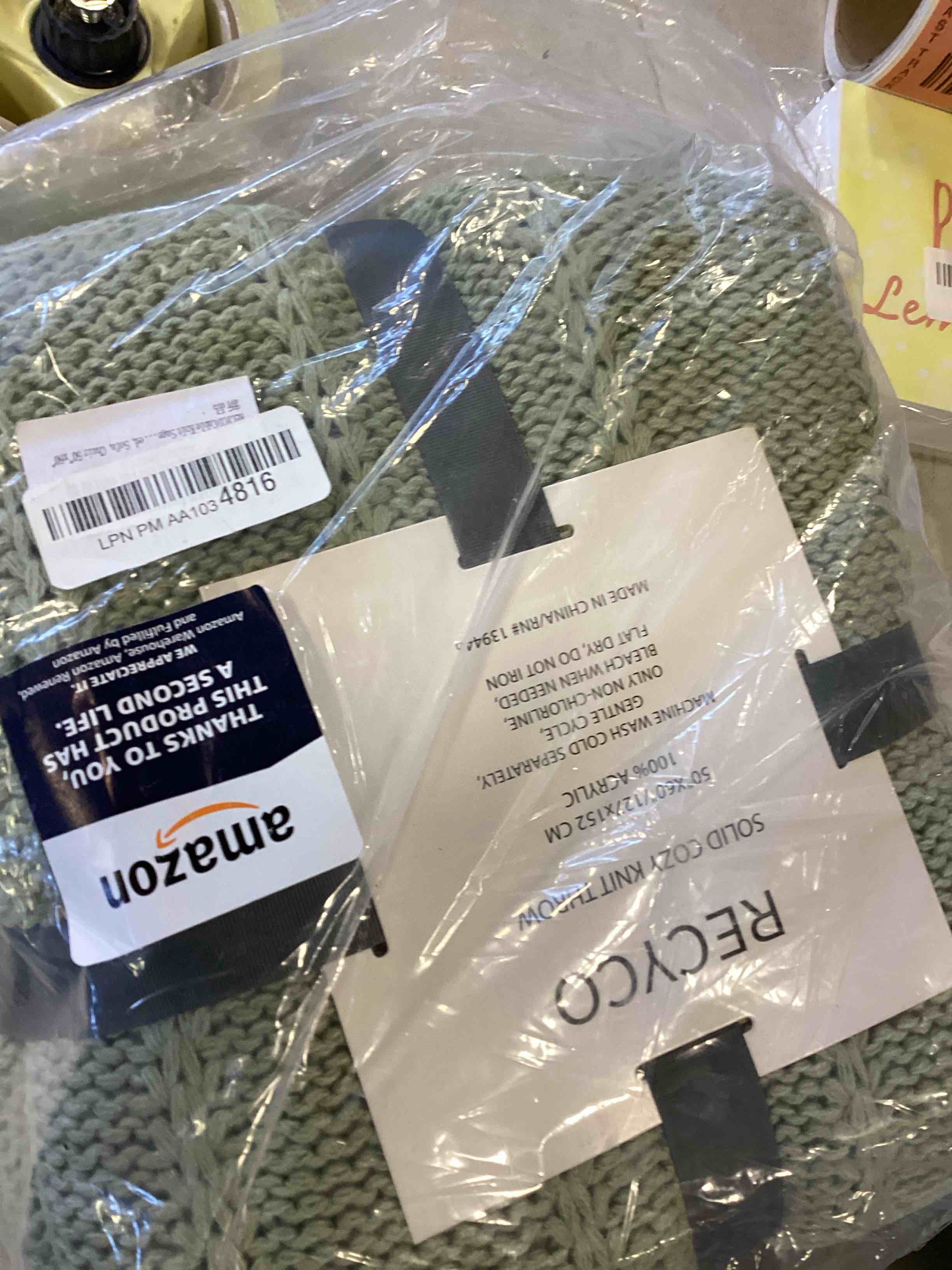 https://s3.amazonaws.com/lotting-images-prod/bidfta/RED5842700_1708452757105.jpeg