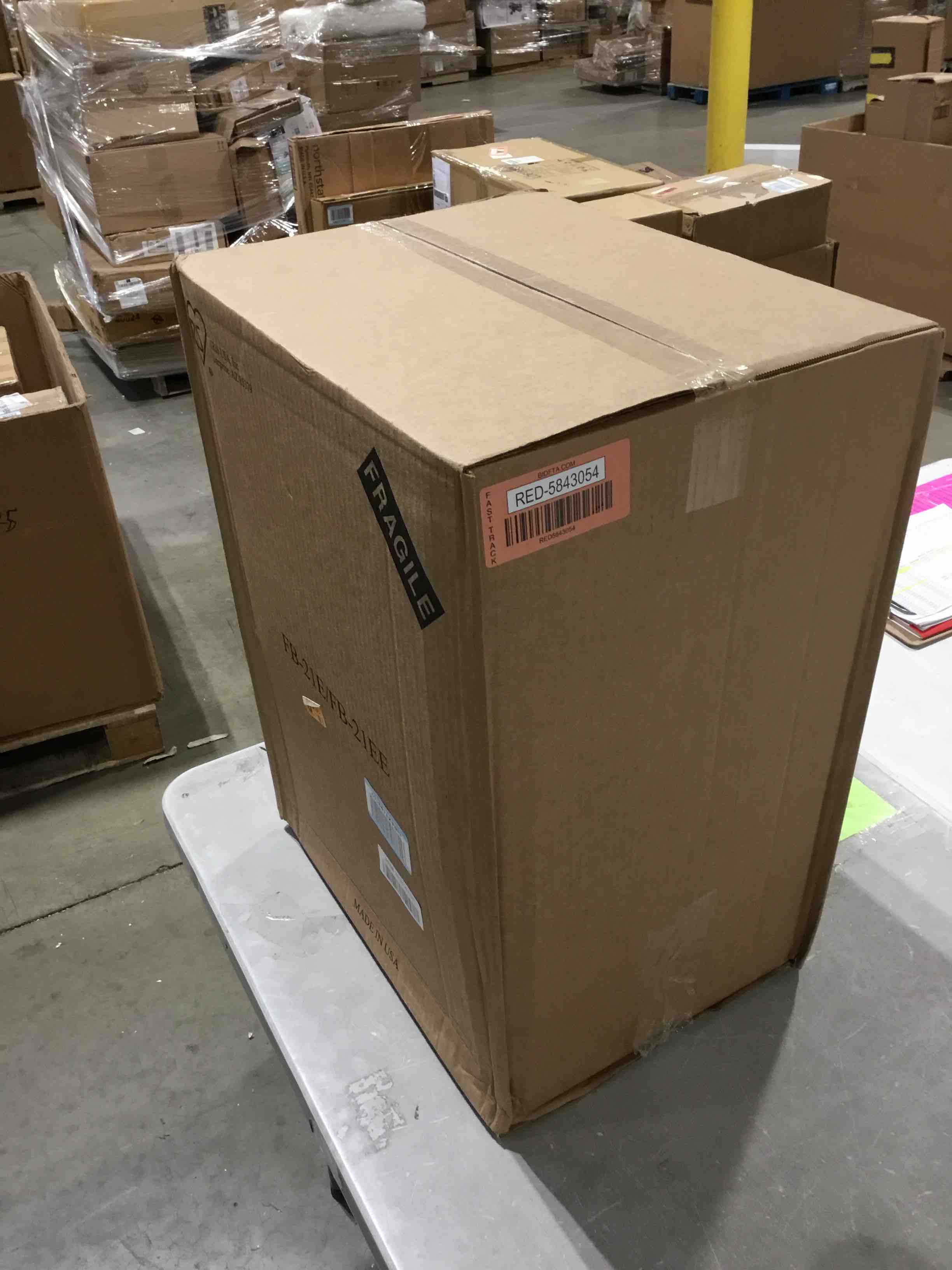 https://s3.amazonaws.com/lotting-images-prod/bidfta/RED5843054_1741272390811.jpeg