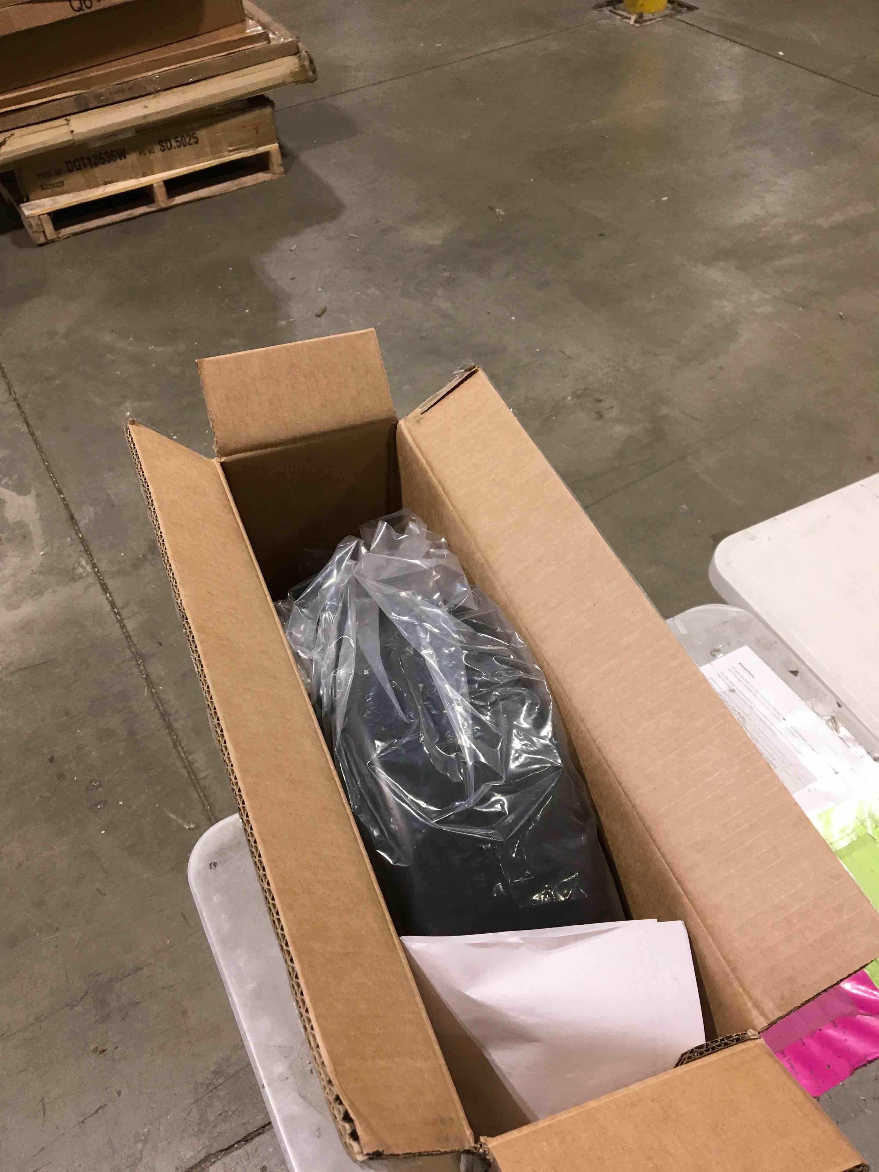 https://s3.amazonaws.com/lotting-images-prod/bidfta/RED5843438_1742387120411.jpeg