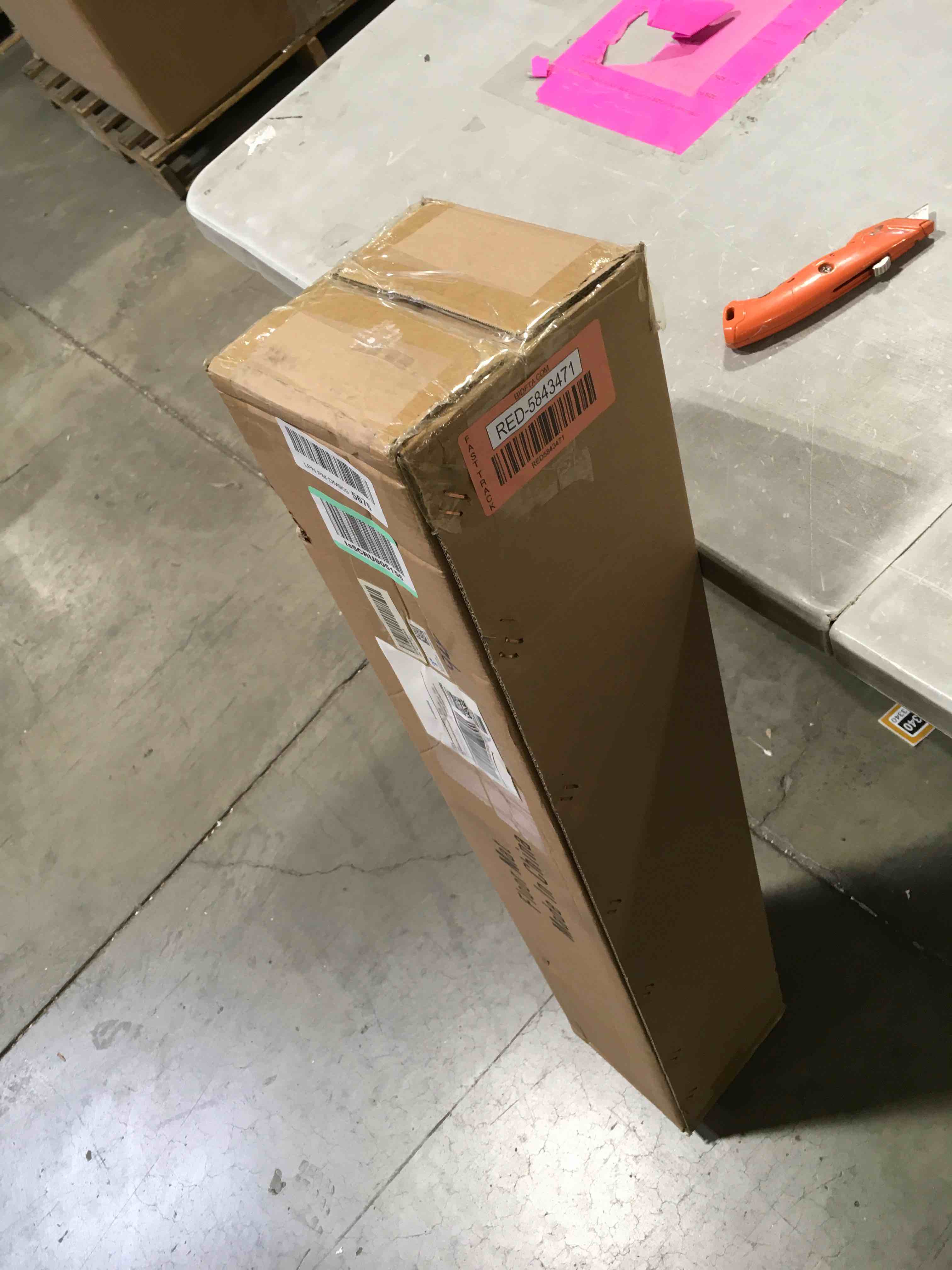 https://s3.amazonaws.com/lotting-images-prod/bidfta/RED5843471_1742394453205.jpeg