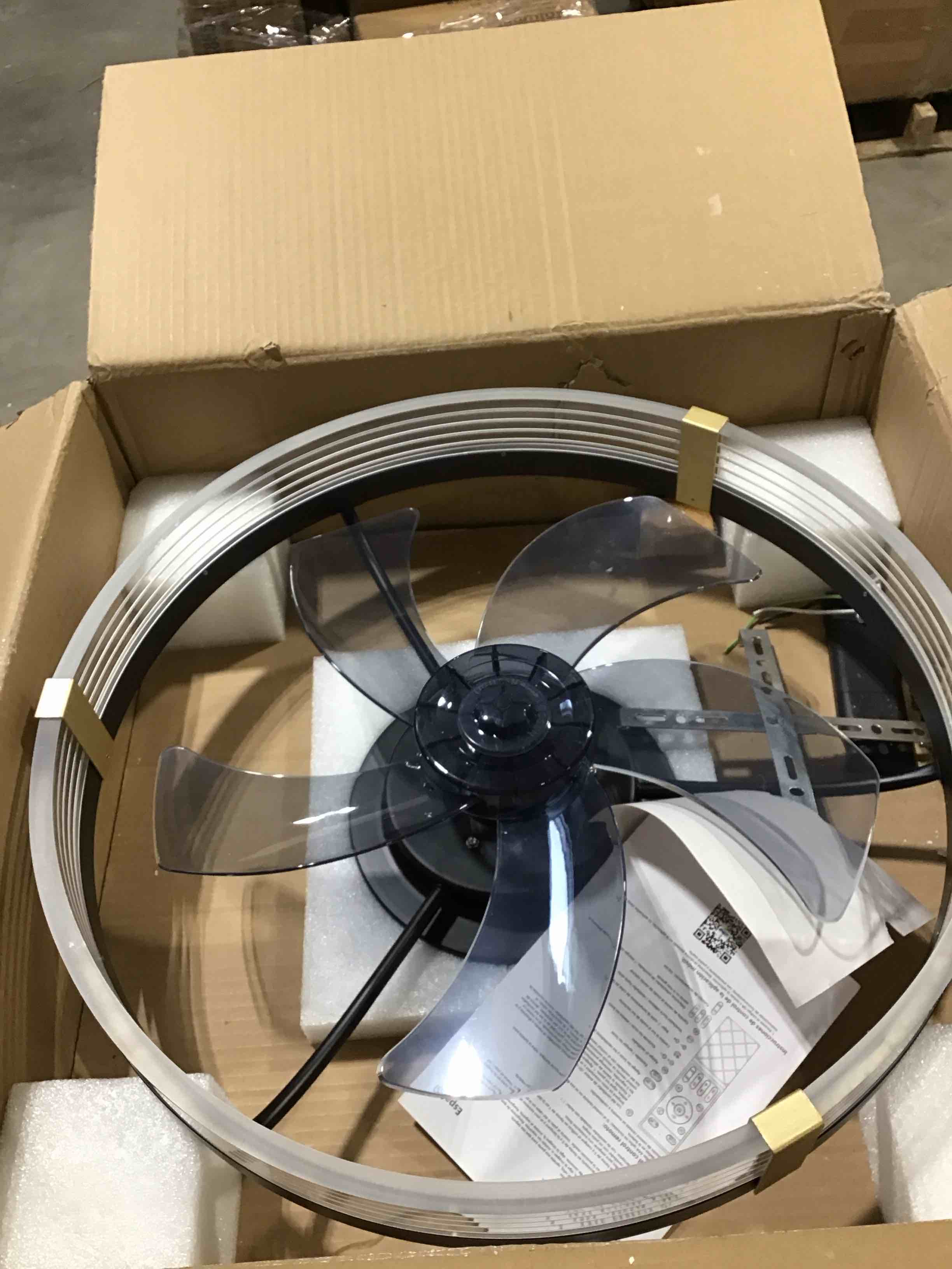https://s3.amazonaws.com/lotting-images-prod/bidfta/RED5843610_1742482599715.jpeg