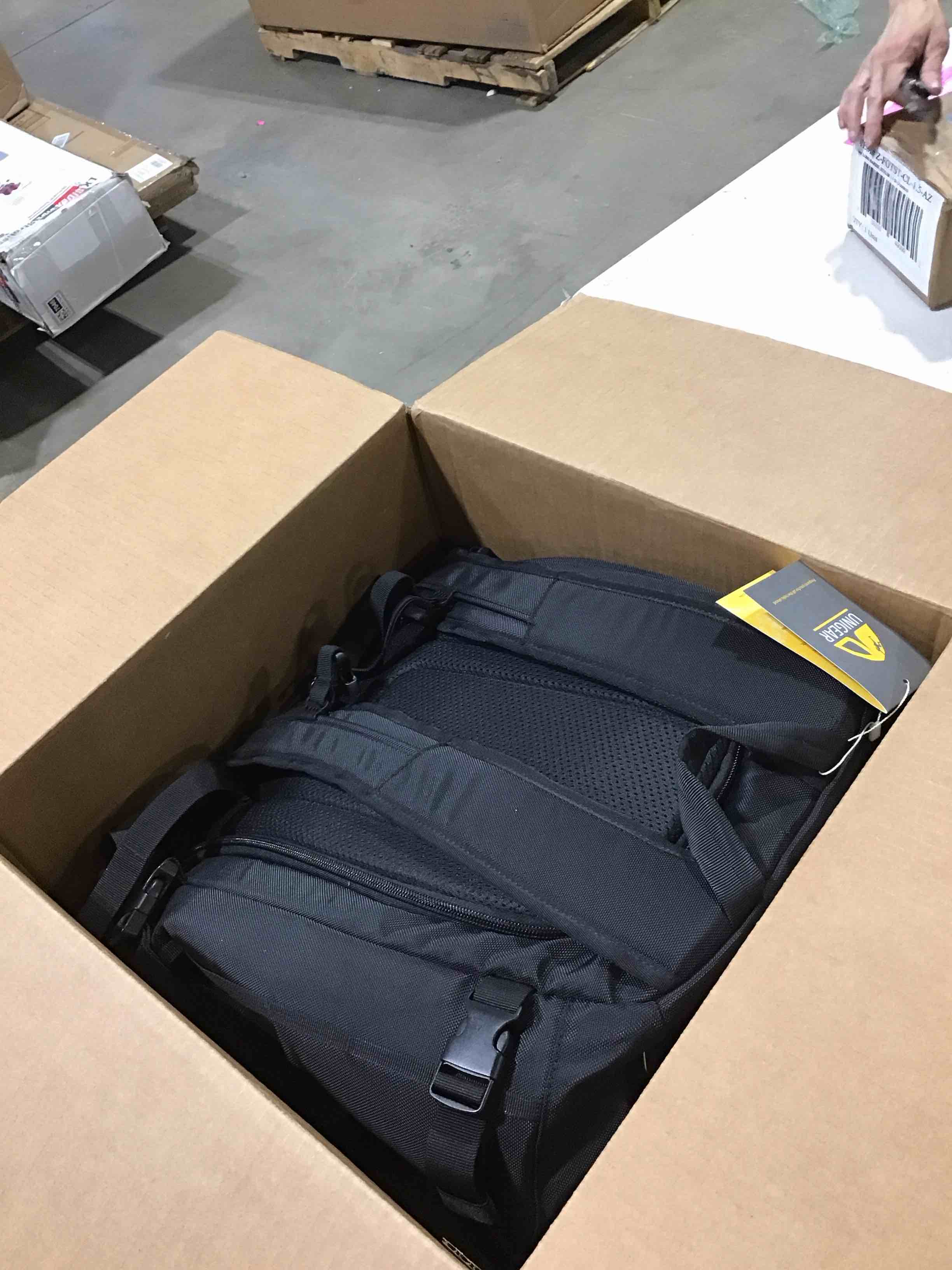 https://s3.amazonaws.com/lotting-images-prod/bidfta/RED5843677_1742497924088.jpeg
