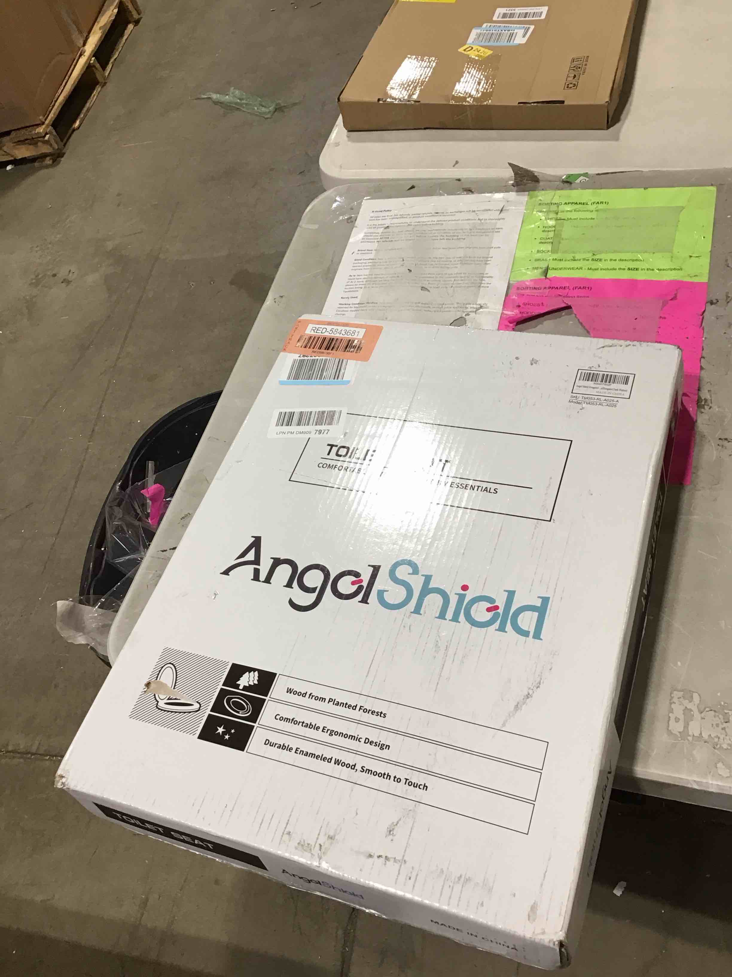 https://s3.amazonaws.com/lotting-images-prod/bidfta/RED5843681_1742498358567.jpeg