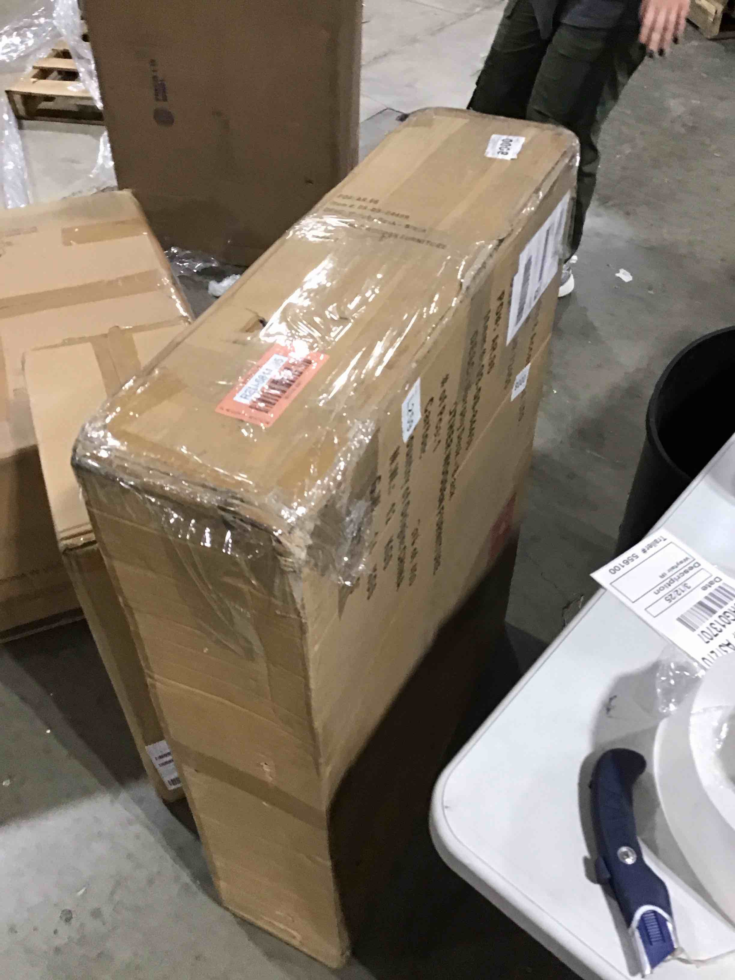 https://s3.amazonaws.com/lotting-images-prod/bidfta/RED5844395_1743612718044.jpeg
