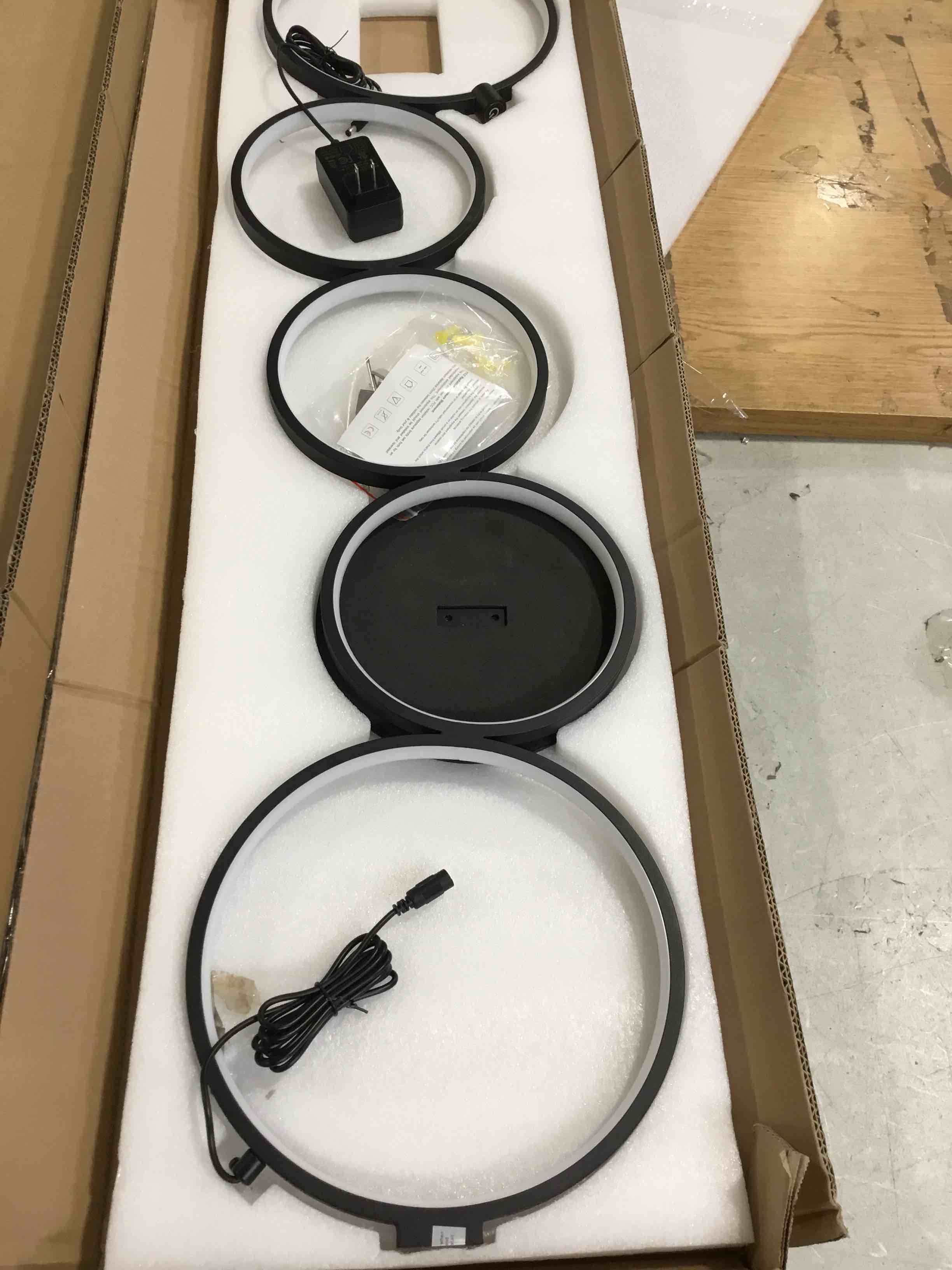 https://s3.amazonaws.com/lotting-images-prod/bidfta/RED5845080_1742236330385.jpeg