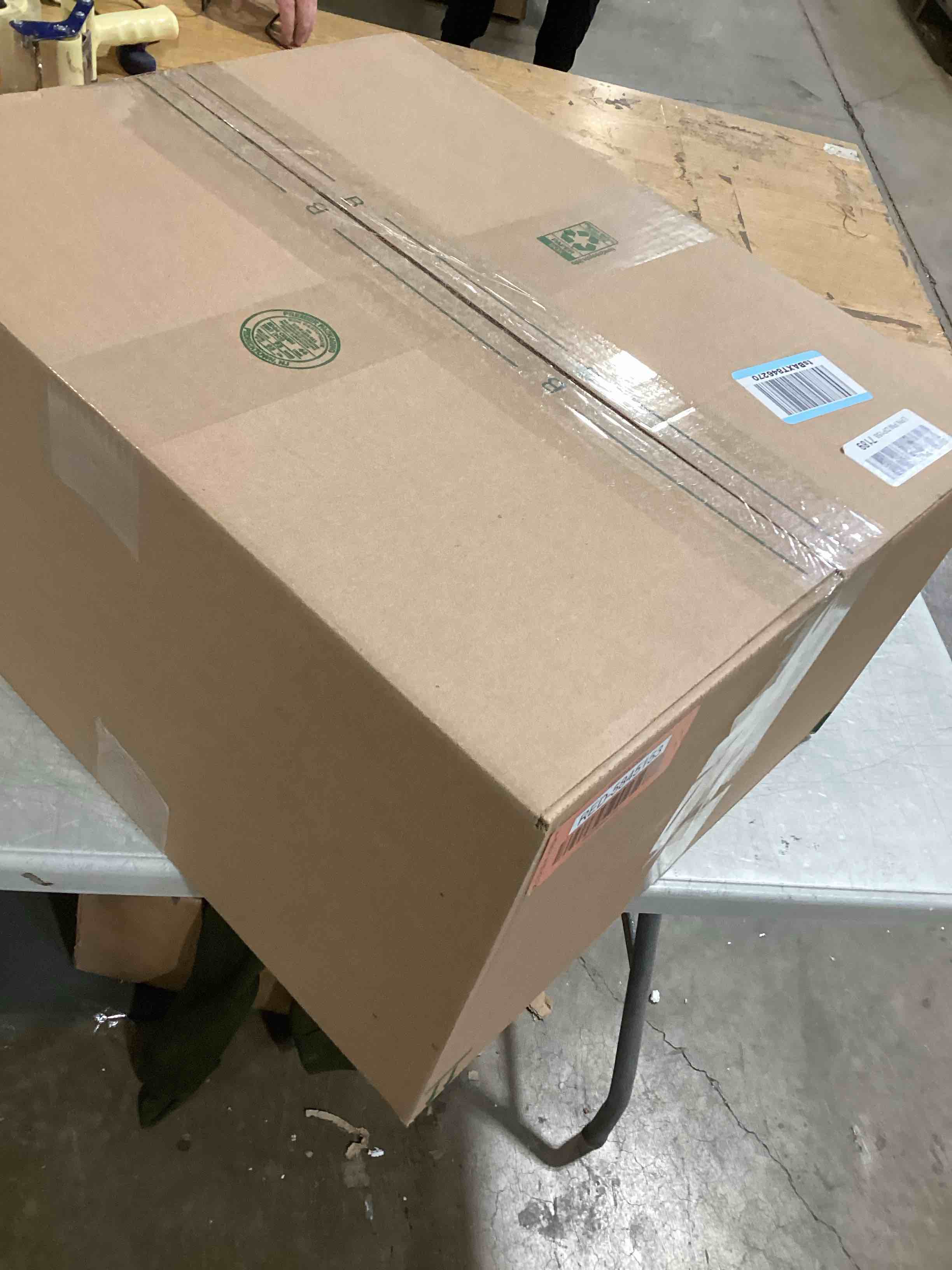 https://s3.amazonaws.com/lotting-images-prod/bidfta/RED5845153_1742393238172.jpeg