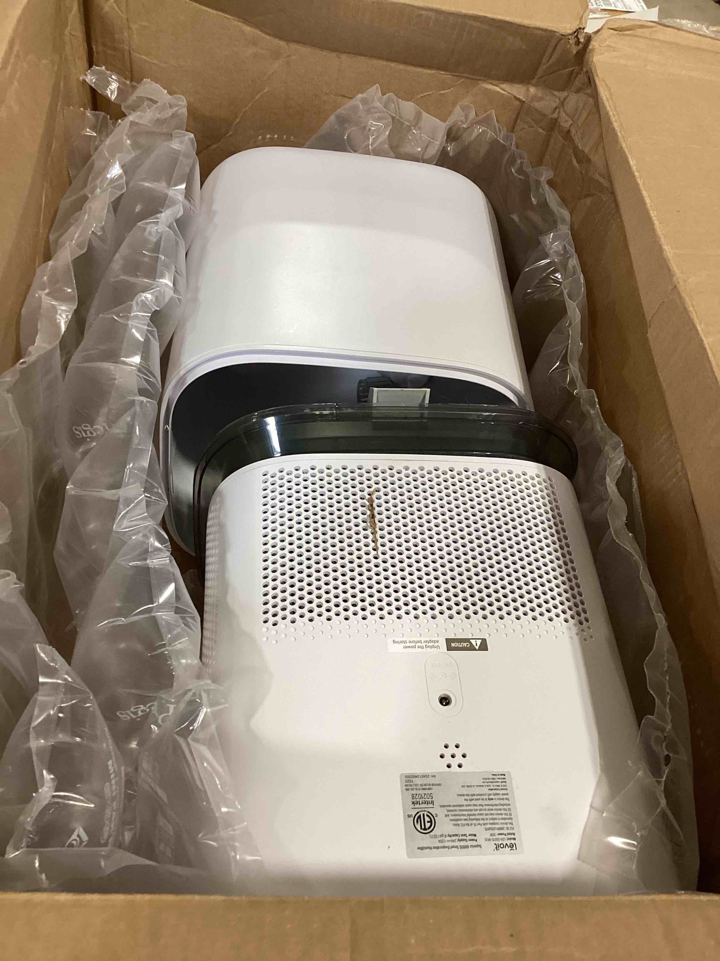 https://s3.amazonaws.com/lotting-images-prod/bidfta/RED5845218_1742409742422.jpeg