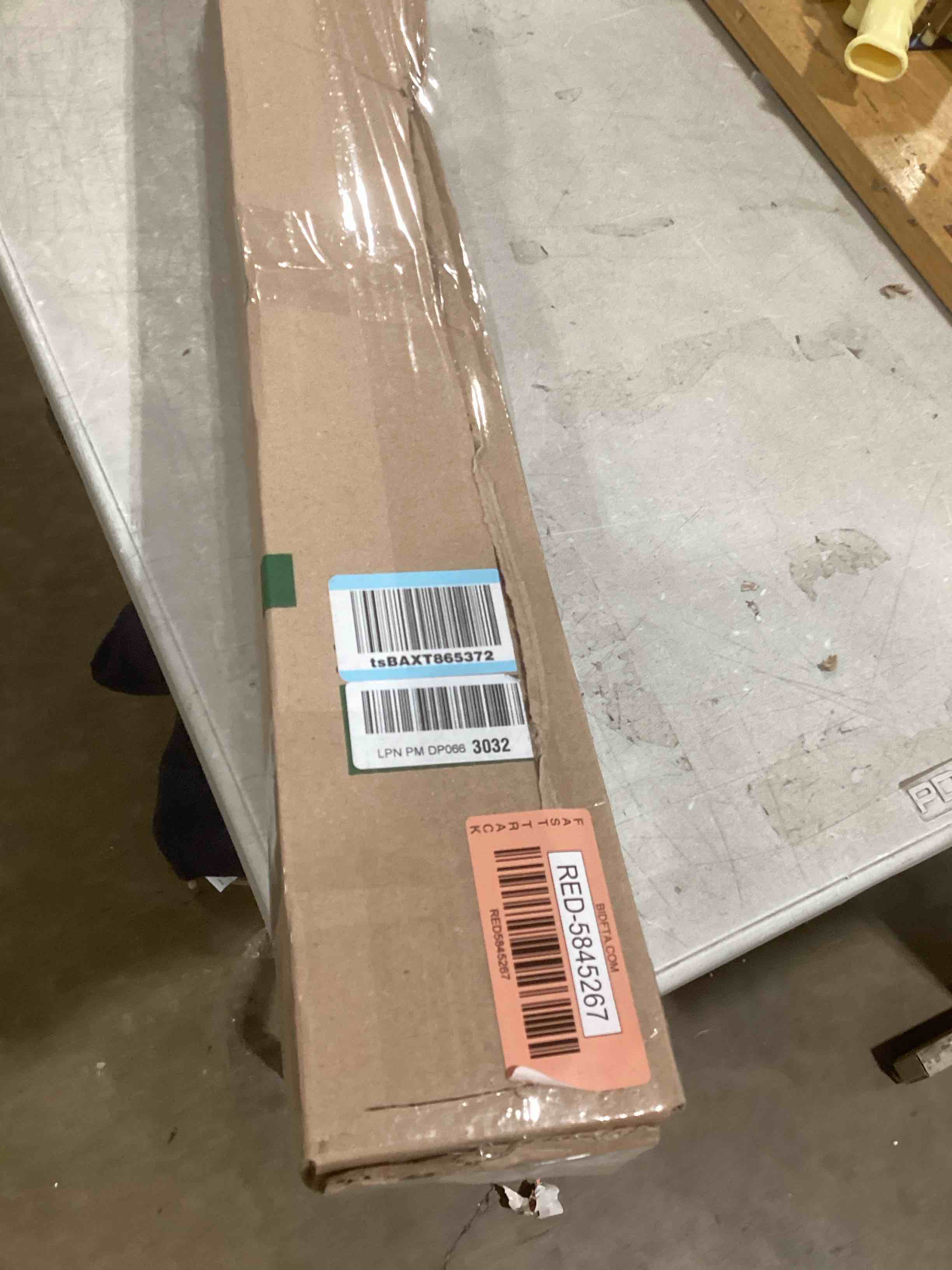 https://s3.amazonaws.com/lotting-images-prod/bidfta/RED5845267_1742480285143.jpeg