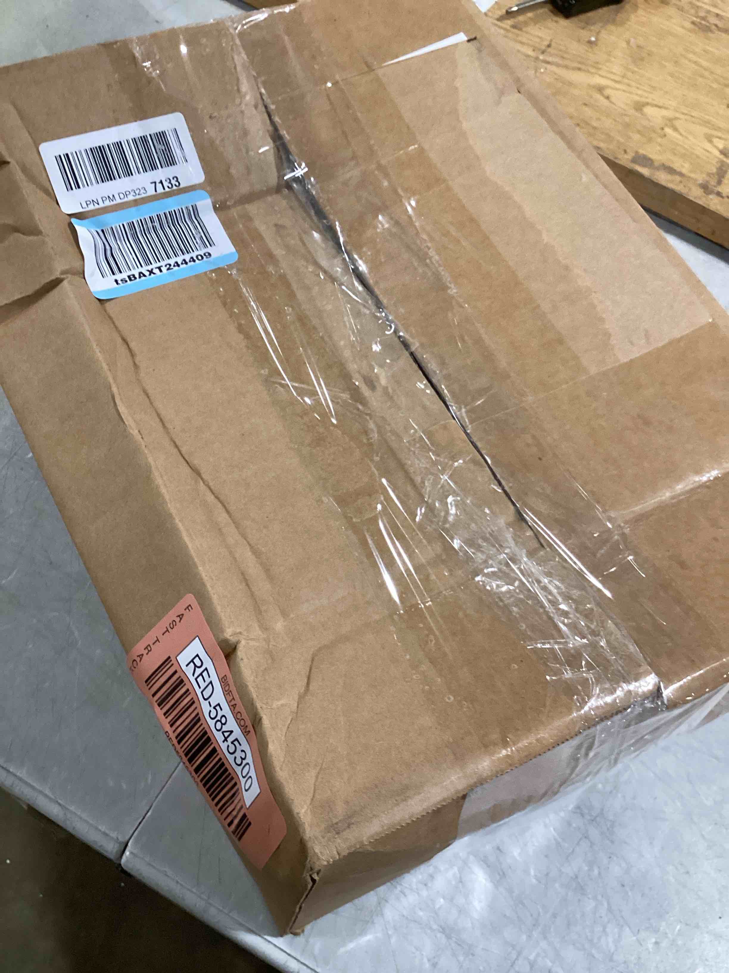 https://s3.amazonaws.com/lotting-images-prod/bidfta/RED5845300_1742493634873.jpeg