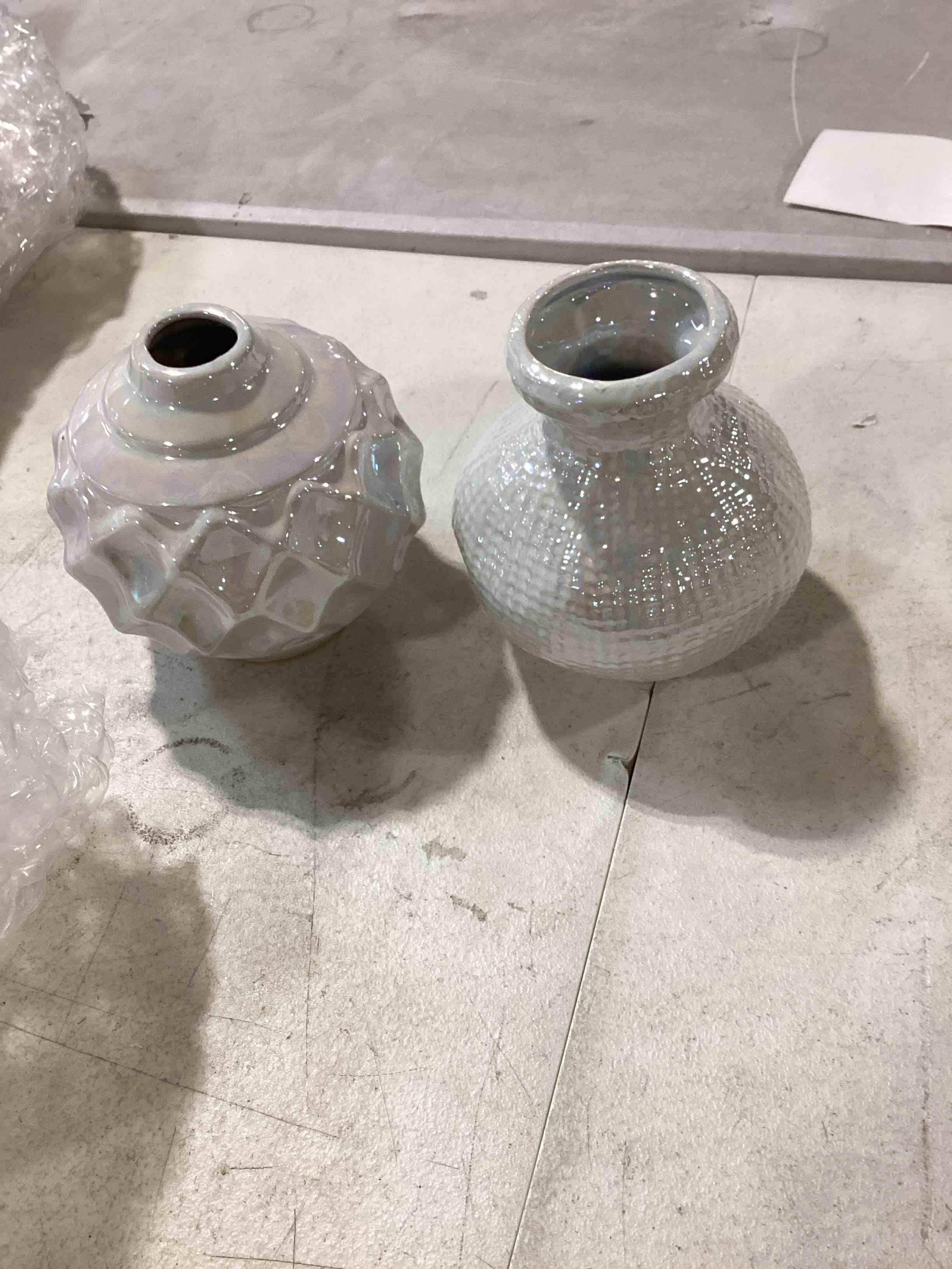 CosmoLiving by Cosmopolitan 3 -Pack Off-white Stone Glam Vase