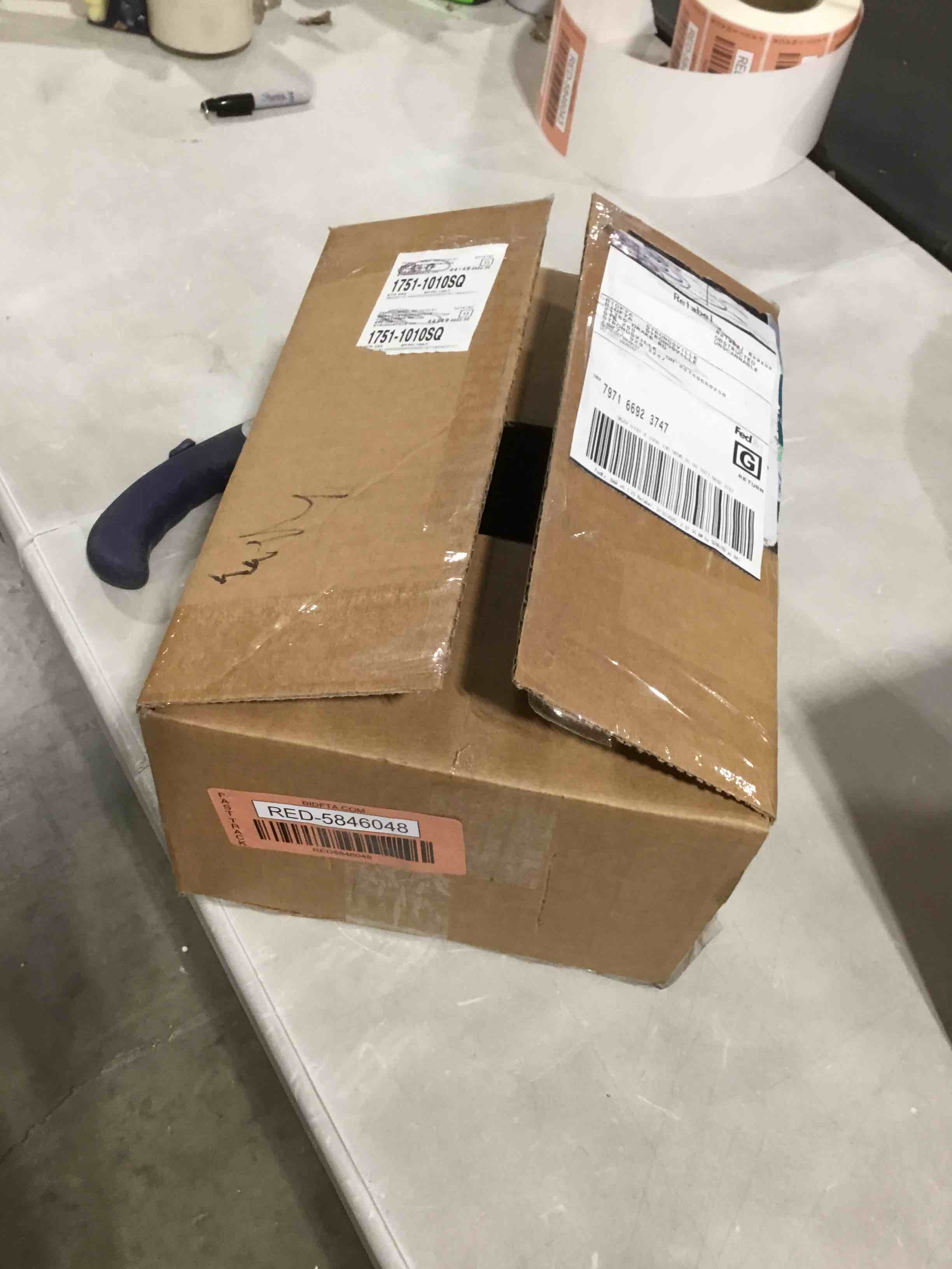 https://s3.amazonaws.com/lotting-images-prod/bidfta/RED5846048_1741284961298.jpeg