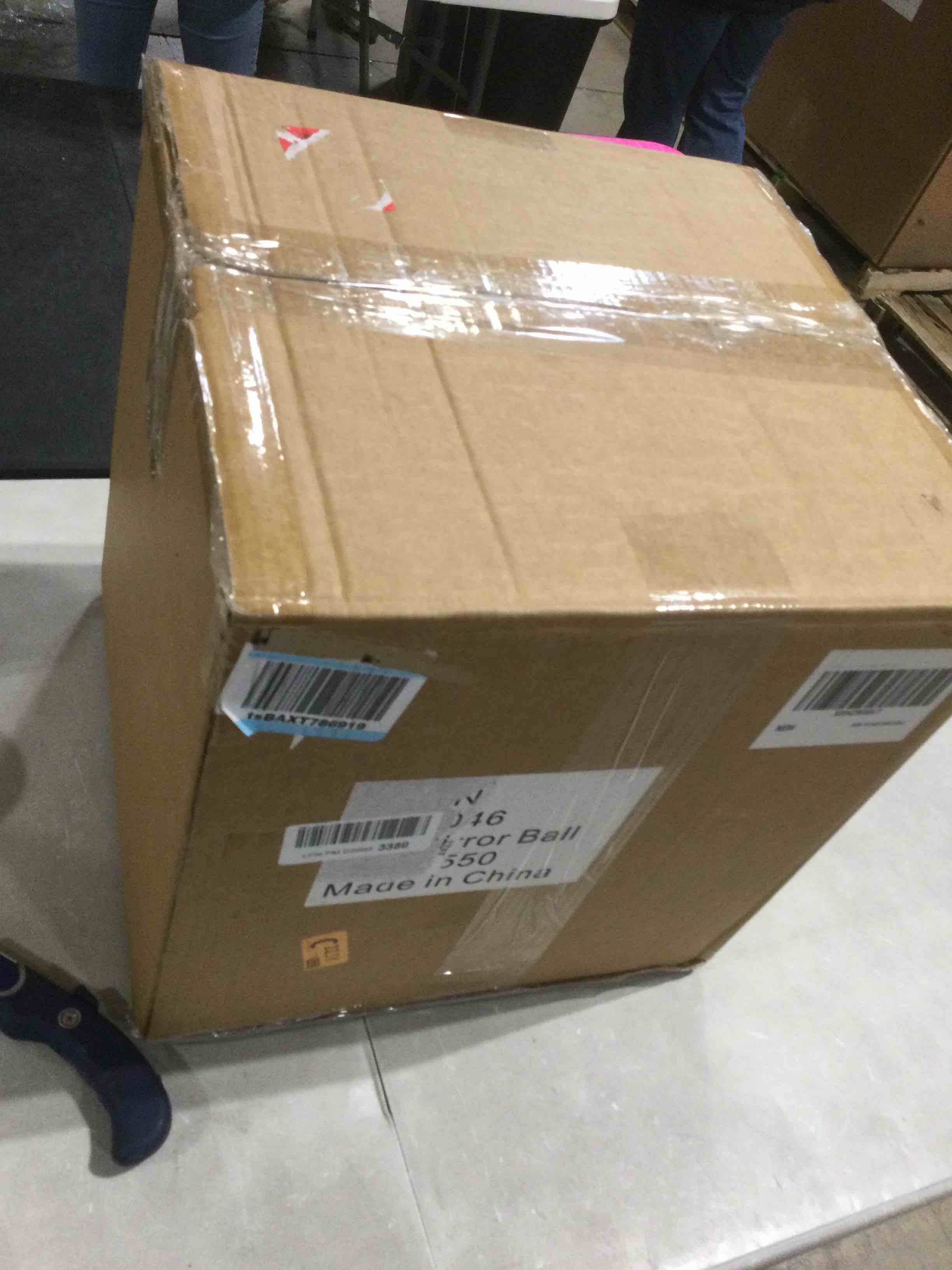 https://s3.amazonaws.com/lotting-images-prod/bidfta/RED5846382_1741614159188.jpeg