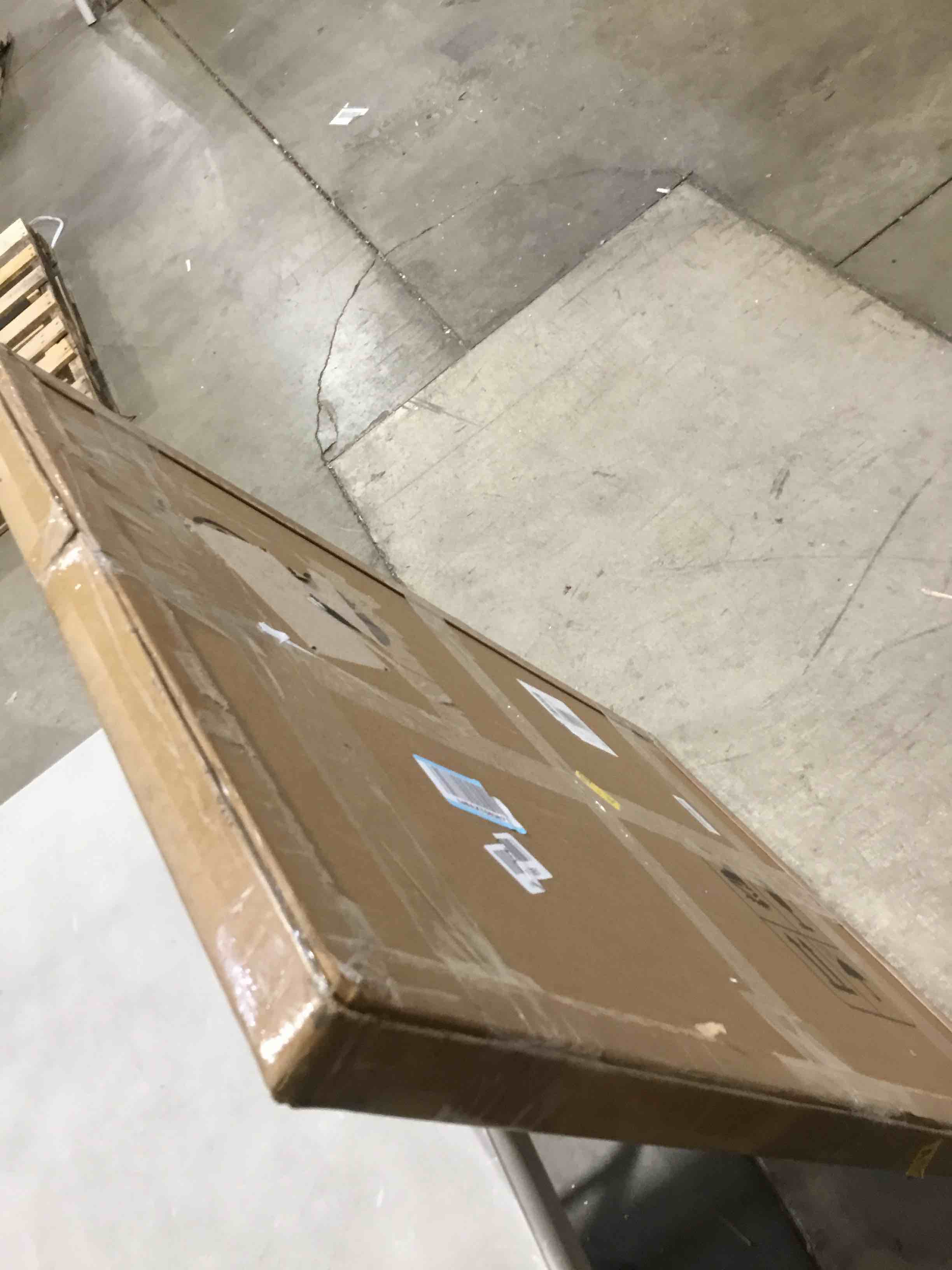 https://s3.amazonaws.com/lotting-images-prod/bidfta/RED5846434_1741621846127.jpeg