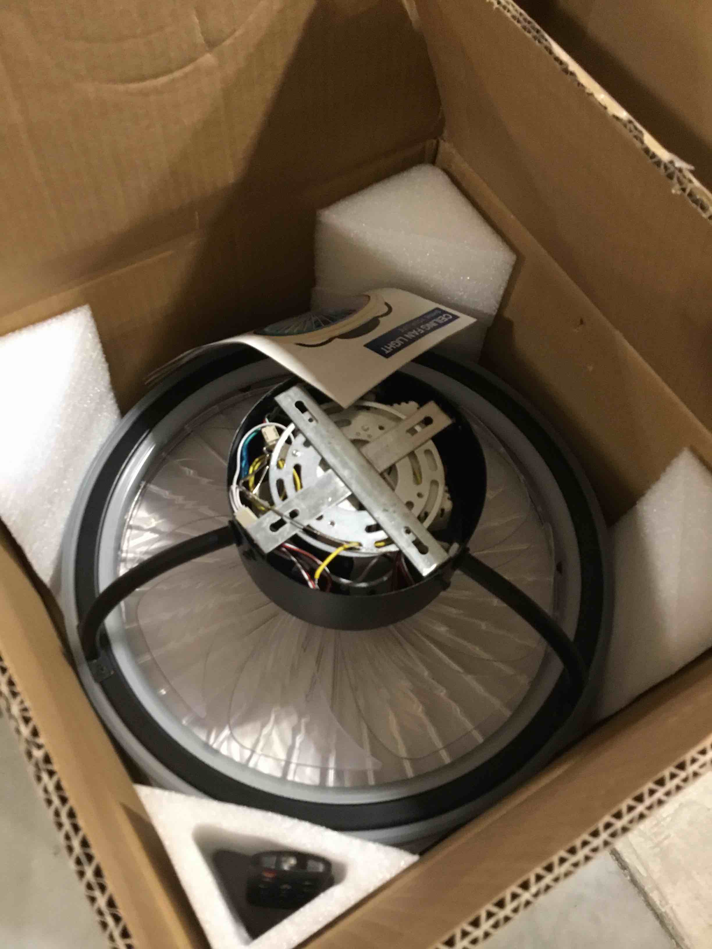 https://s3.amazonaws.com/lotting-images-prod/bidfta/RED5846500_1741634857828.jpeg