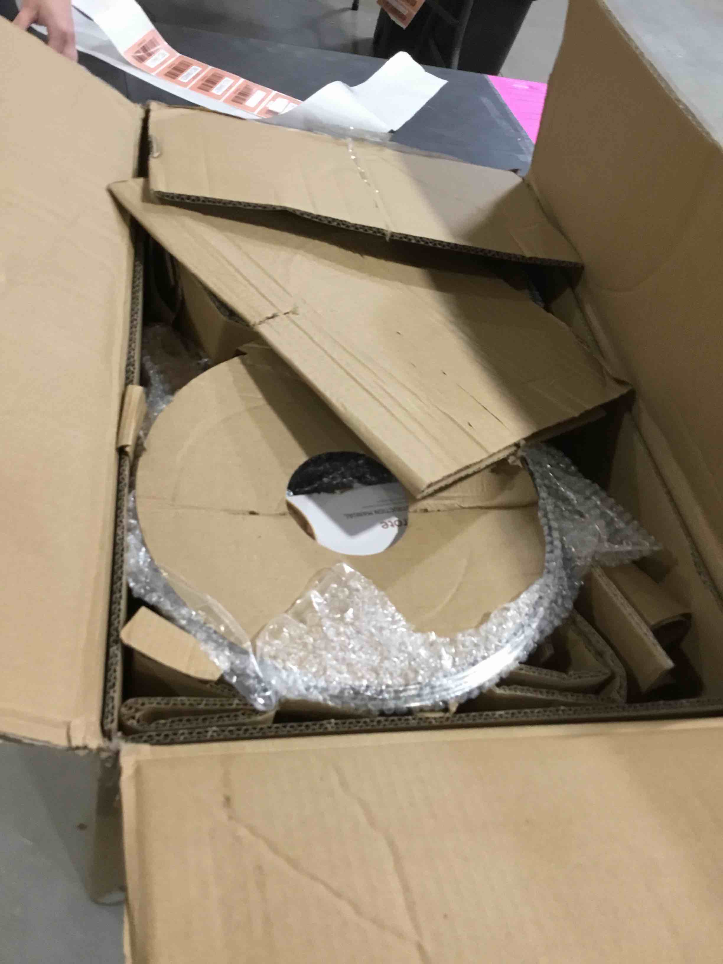 https://s3.amazonaws.com/lotting-images-prod/bidfta/RED5846883_1741789649485.jpeg