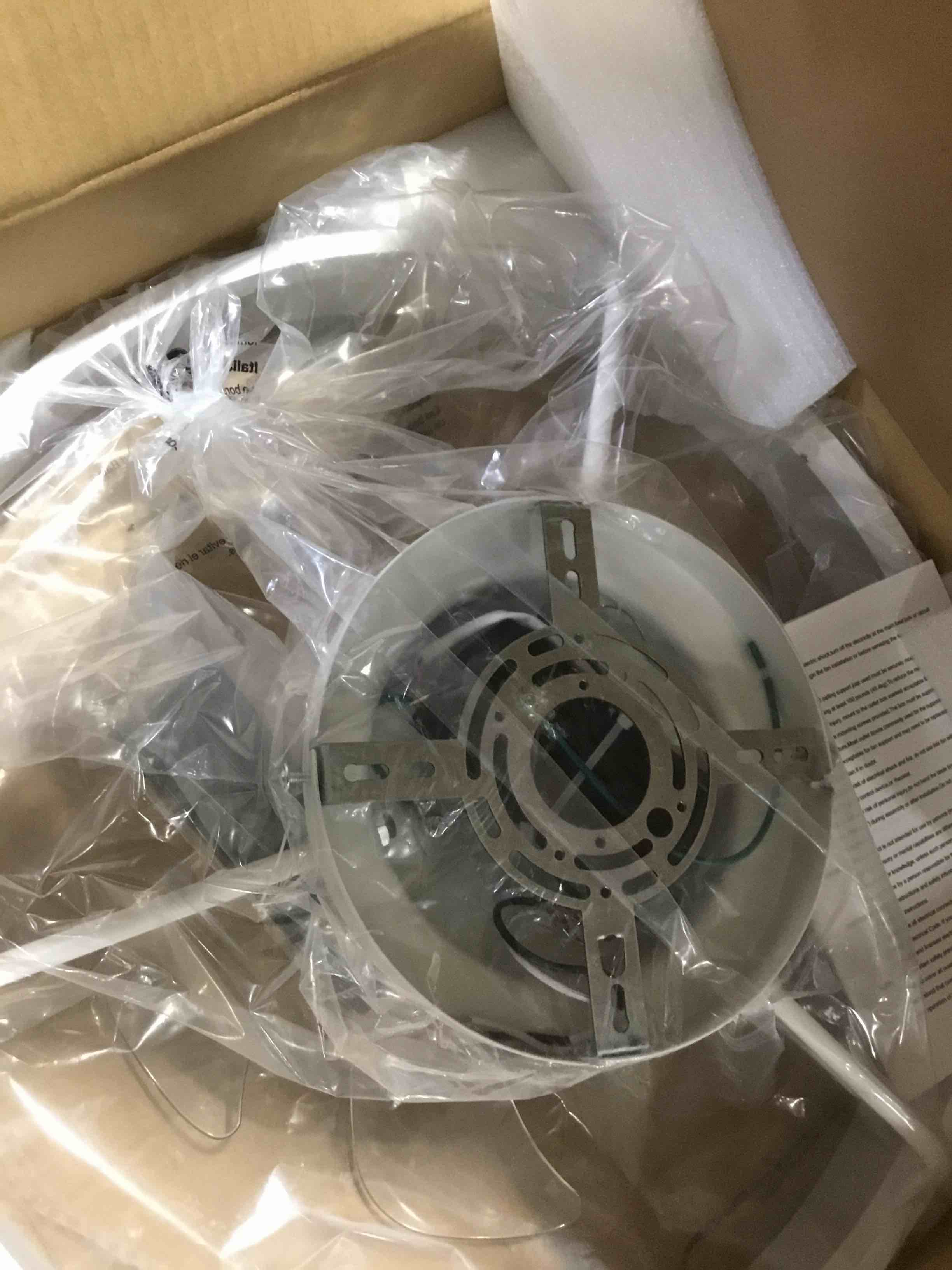 https://s3.amazonaws.com/lotting-images-prod/bidfta/RED5847407_1742310135083.jpeg