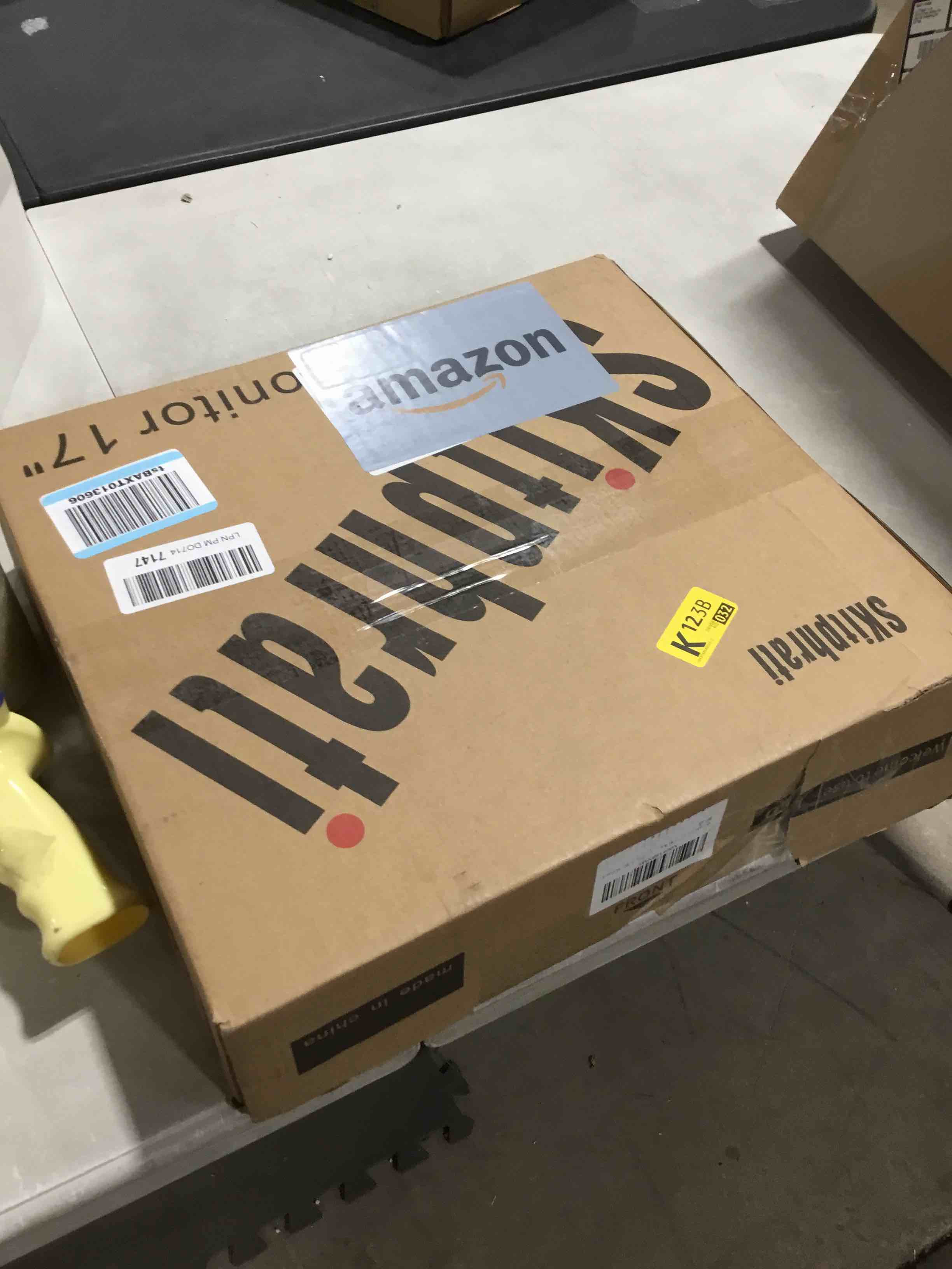 https://s3.amazonaws.com/lotting-images-prod/bidfta/RED5847719_1742491349587.jpeg