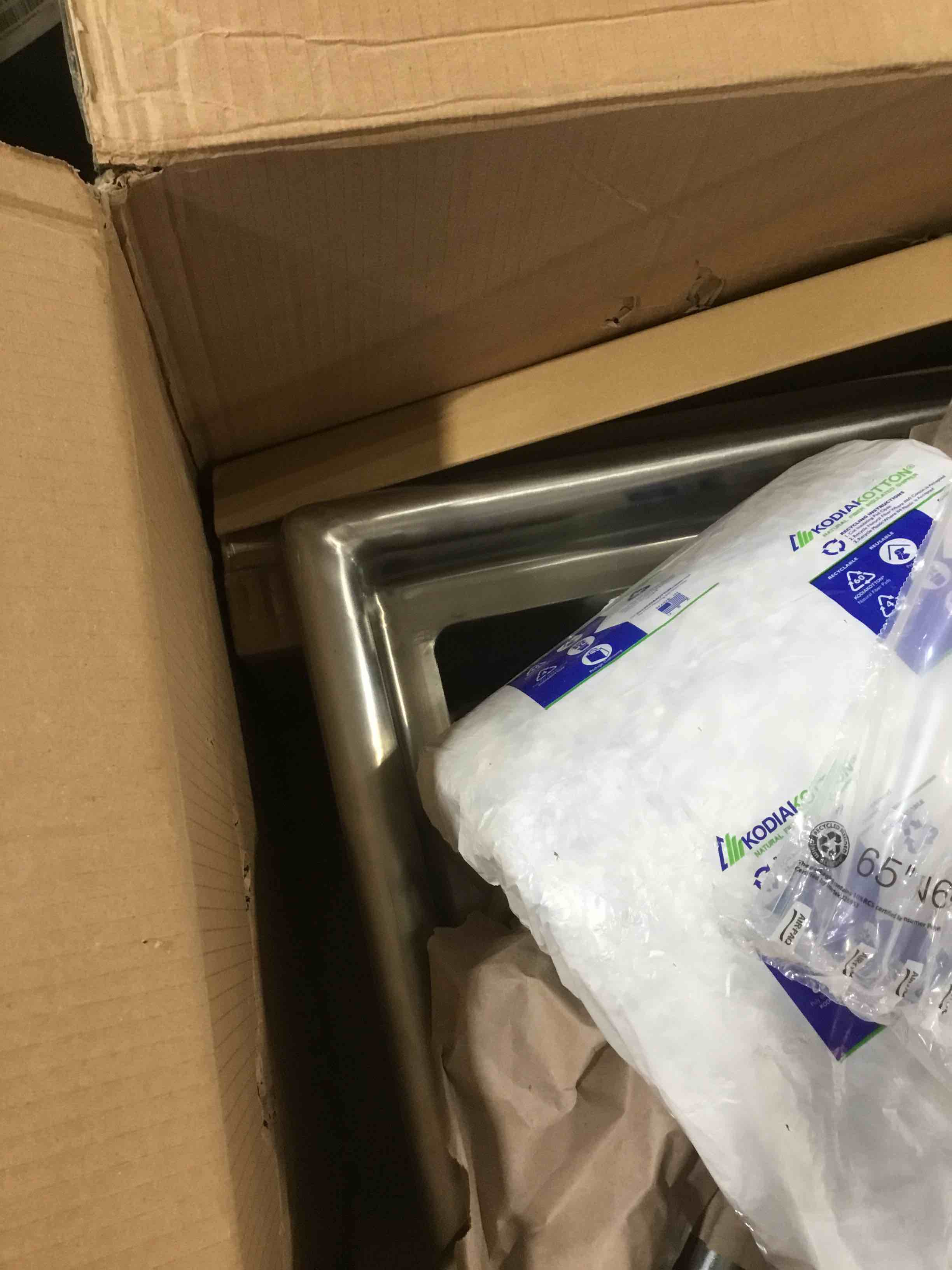 https://s3.amazonaws.com/lotting-images-prod/bidfta/RED5848033_1742575880026.jpeg