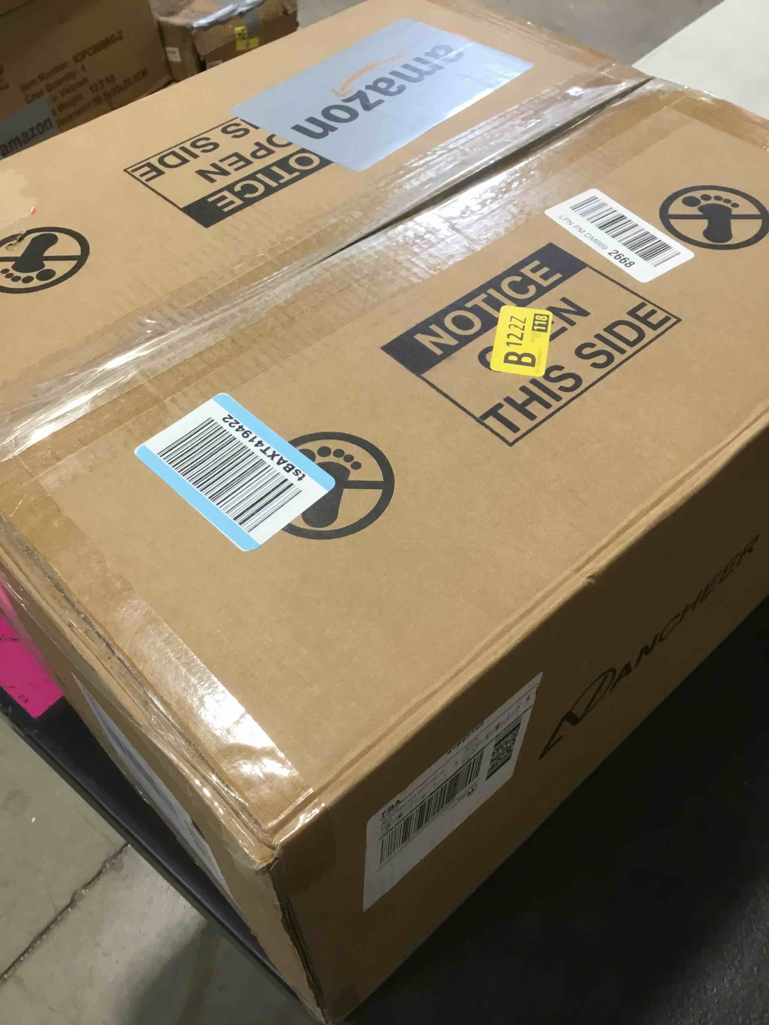 https://s3.amazonaws.com/lotting-images-prod/bidfta/RED5848066_1742583723227.jpeg