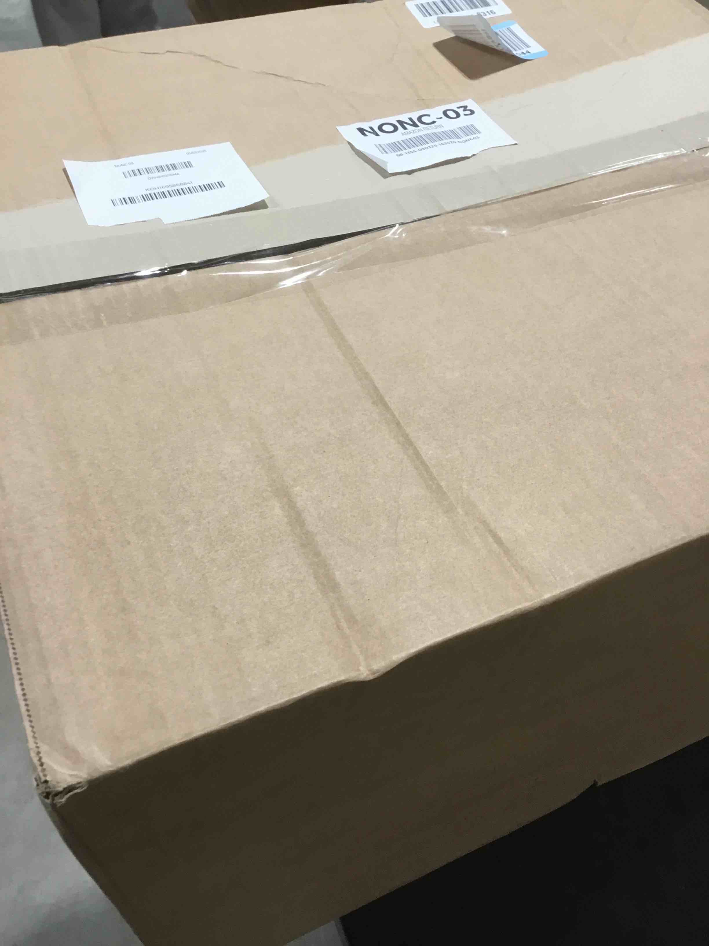 https://s3.amazonaws.com/lotting-images-prod/bidfta/RED5848499_1742915750628.jpeg