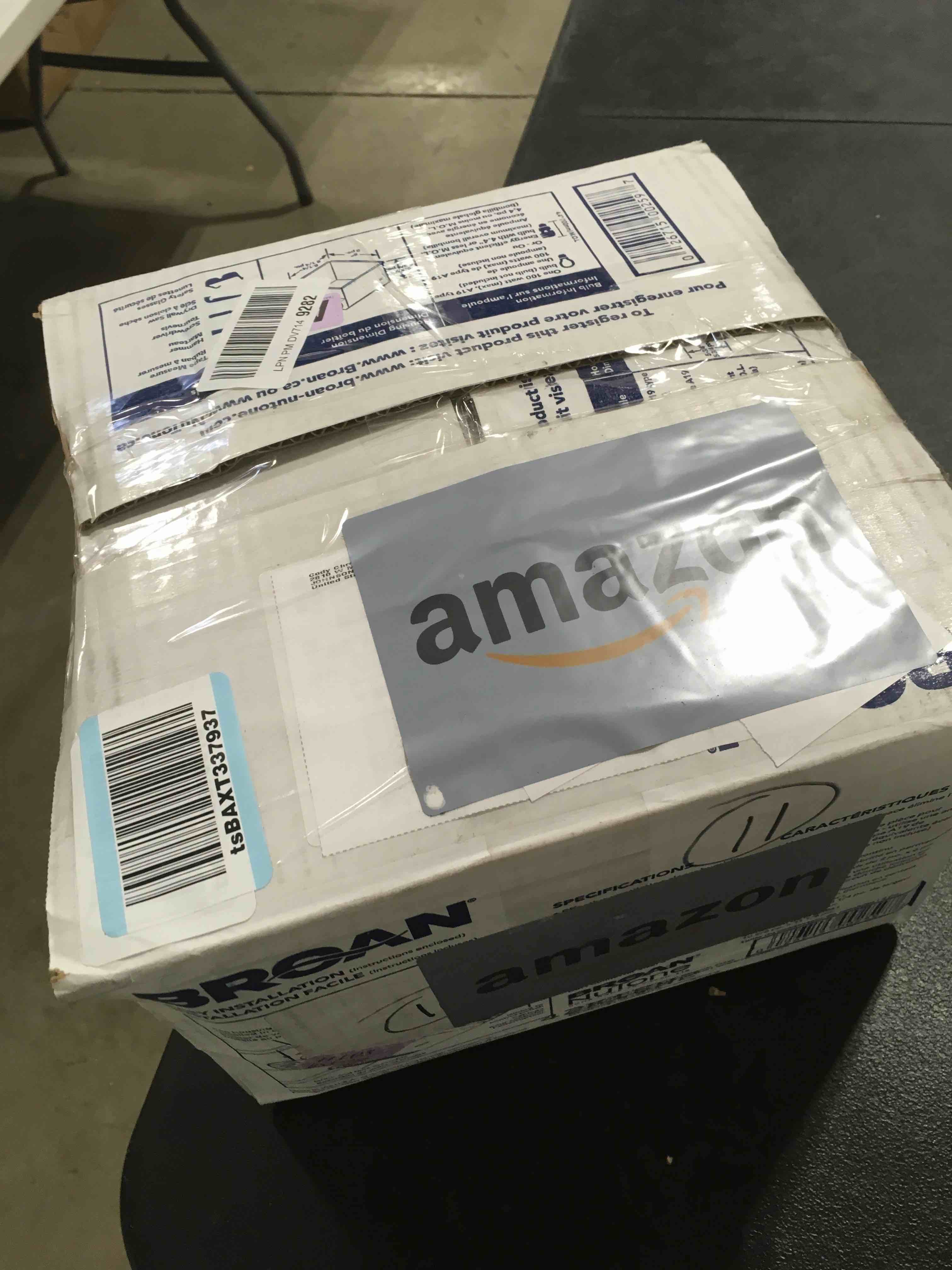 https://s3.amazonaws.com/lotting-images-prod/bidfta/RED5848779_1742996708988.jpeg
