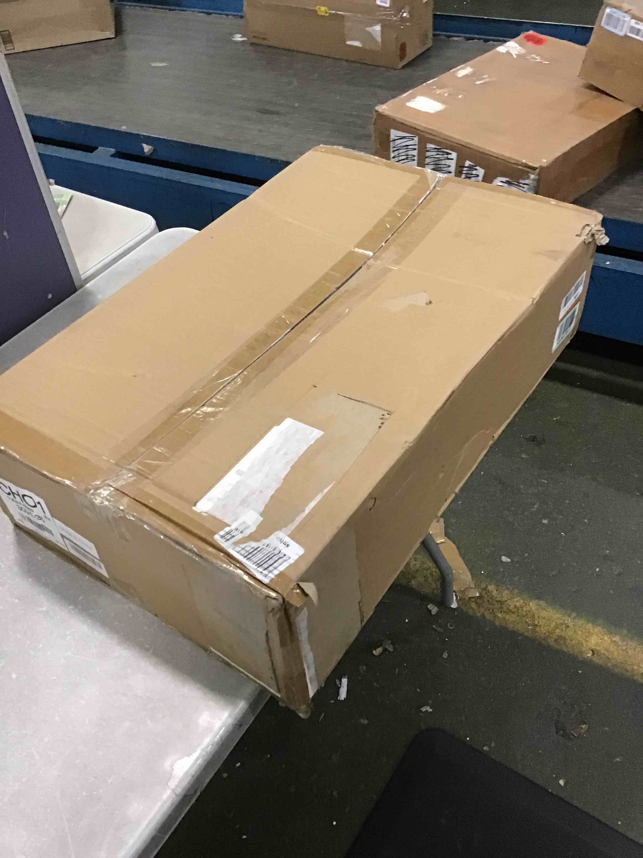 https://s3.amazonaws.com/lotting-images-prod/bidfta/RED5849151_1705521196510.jpeg